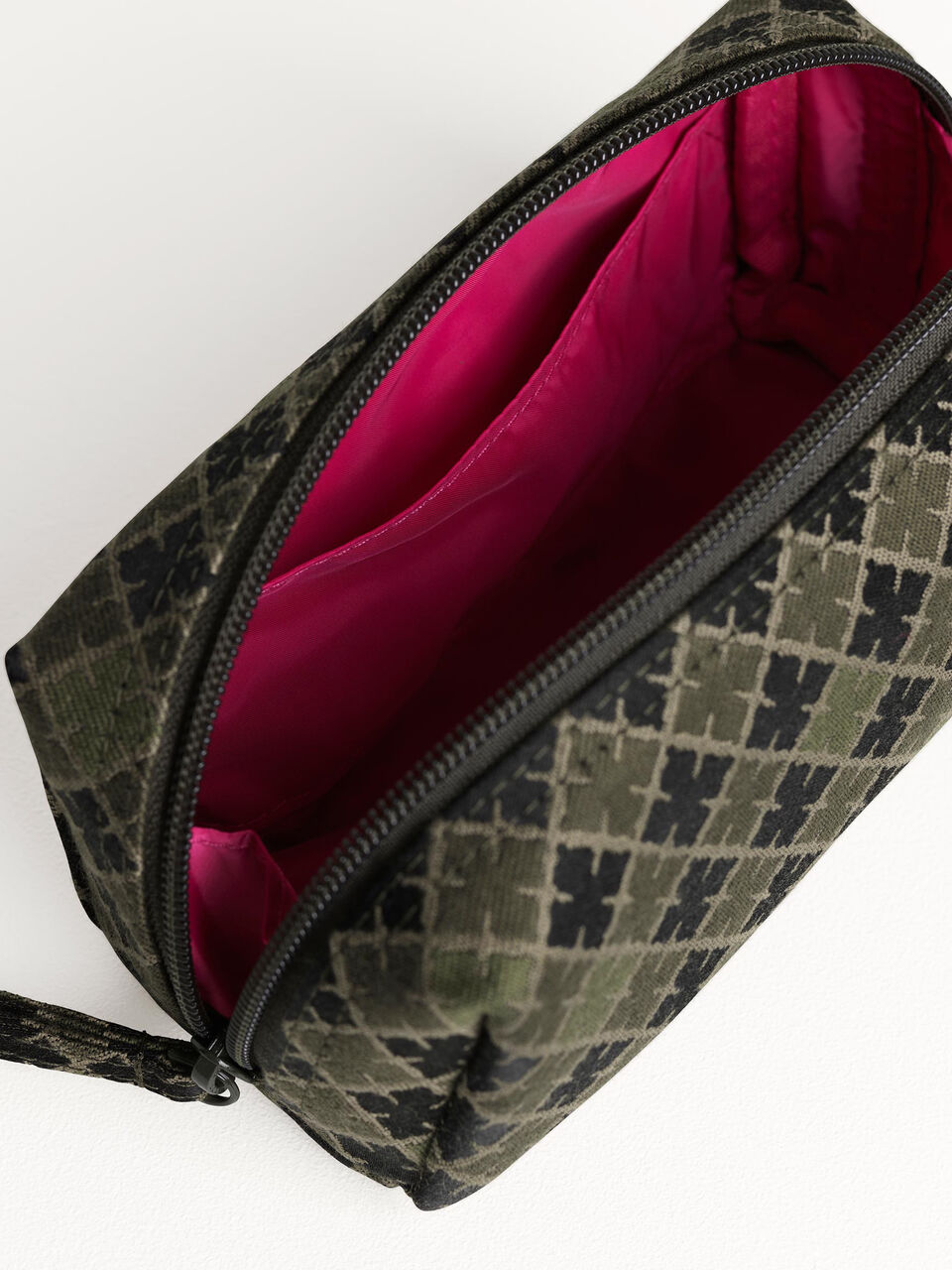Stuffed cosmetics case Stuffed cosmetics case