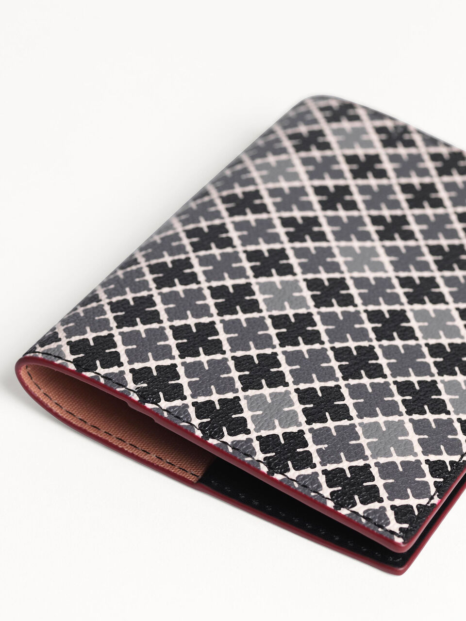 Ivy passport holder Ivy passport holder