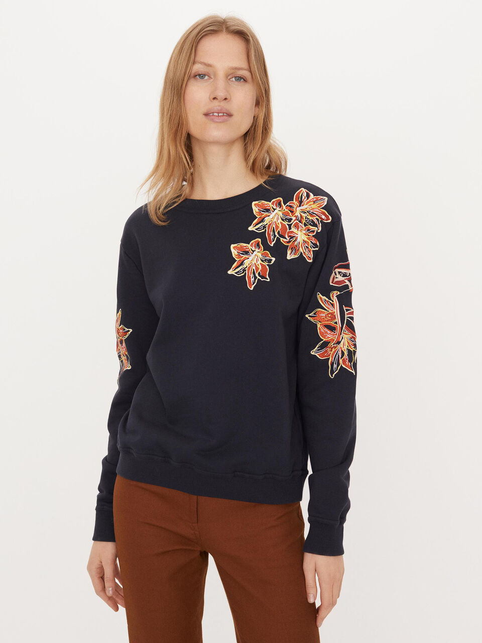 Sweatshirt med applikation Sweatshirt med applikation