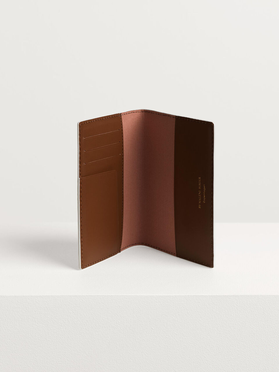 Ivy passport holder Ivy passport holder