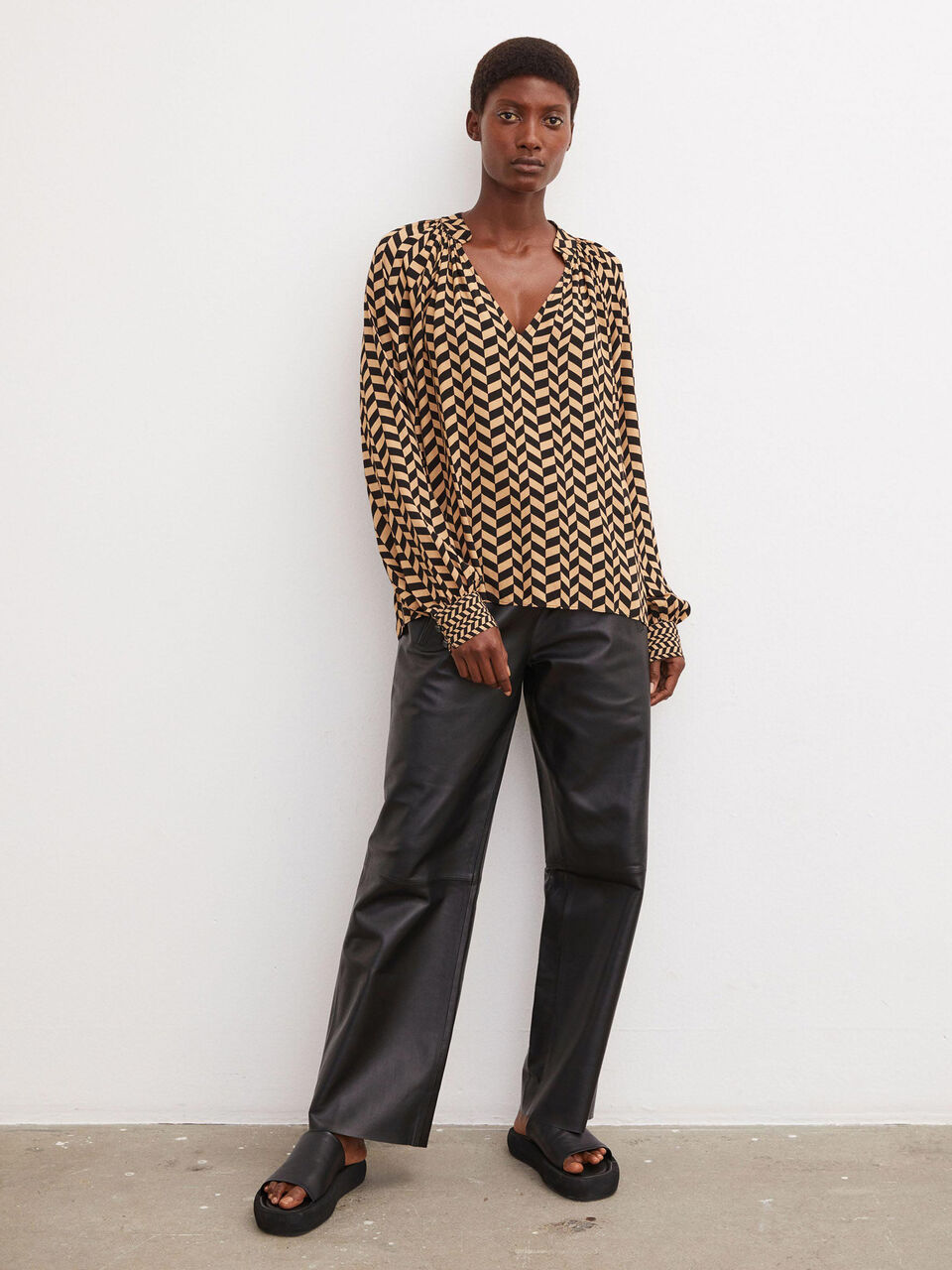 Rosanda V-neck shirt Rosanda V-neck shirt
