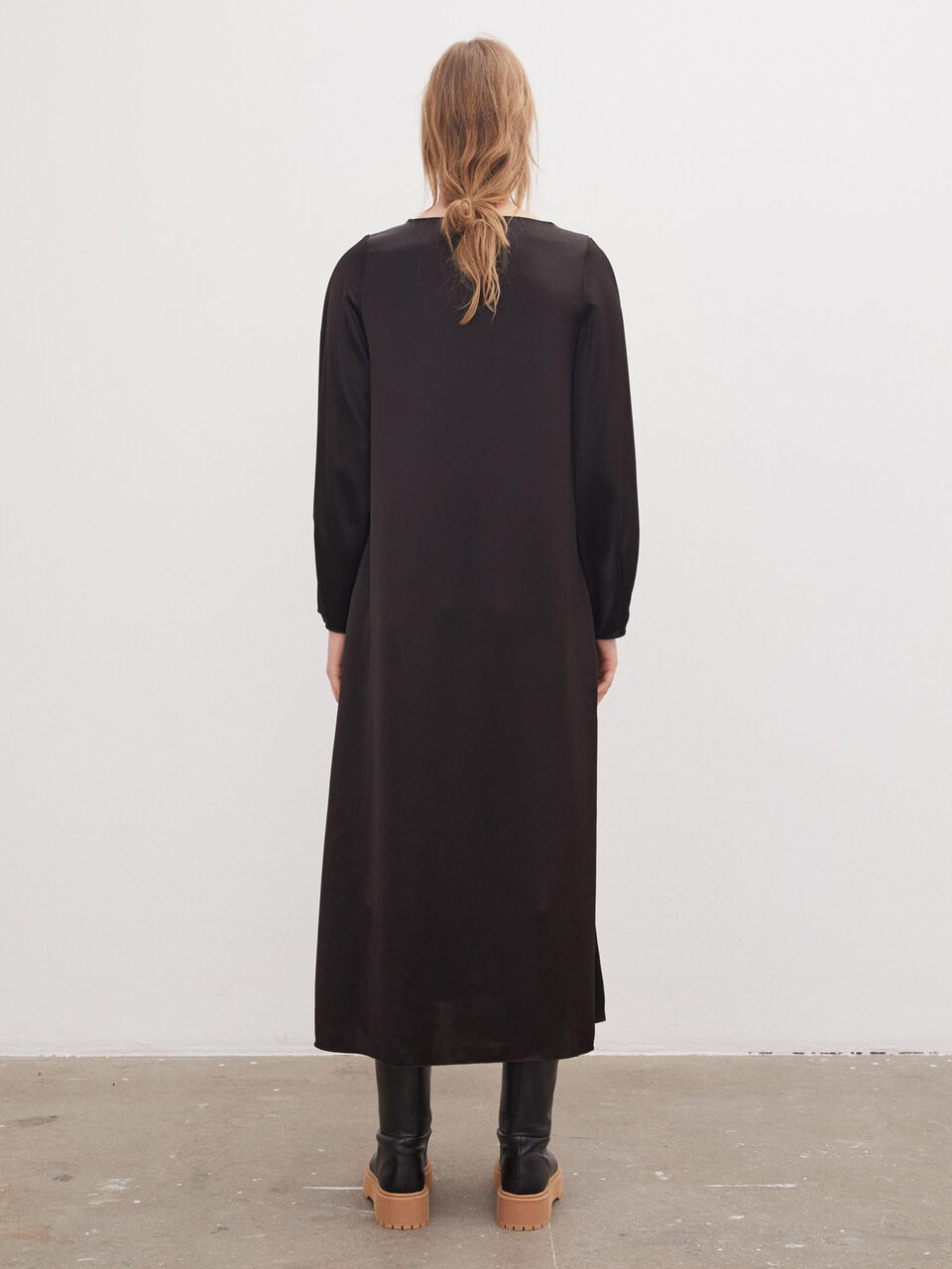 Embella V-neck dress Embella V-neck dress