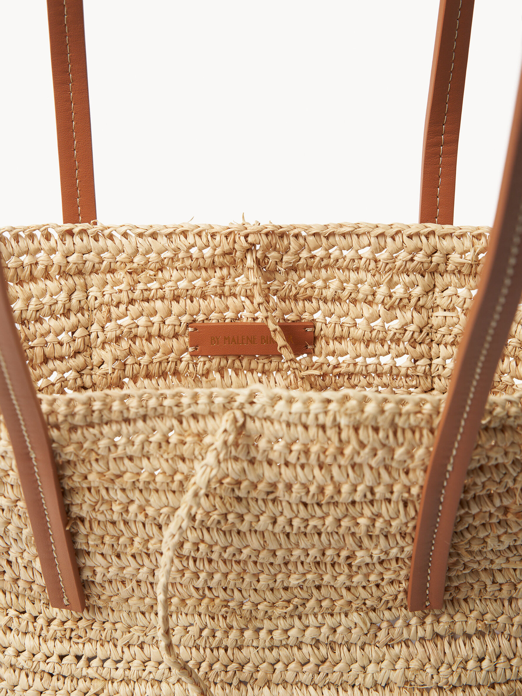 Straw clearance shoulder tote