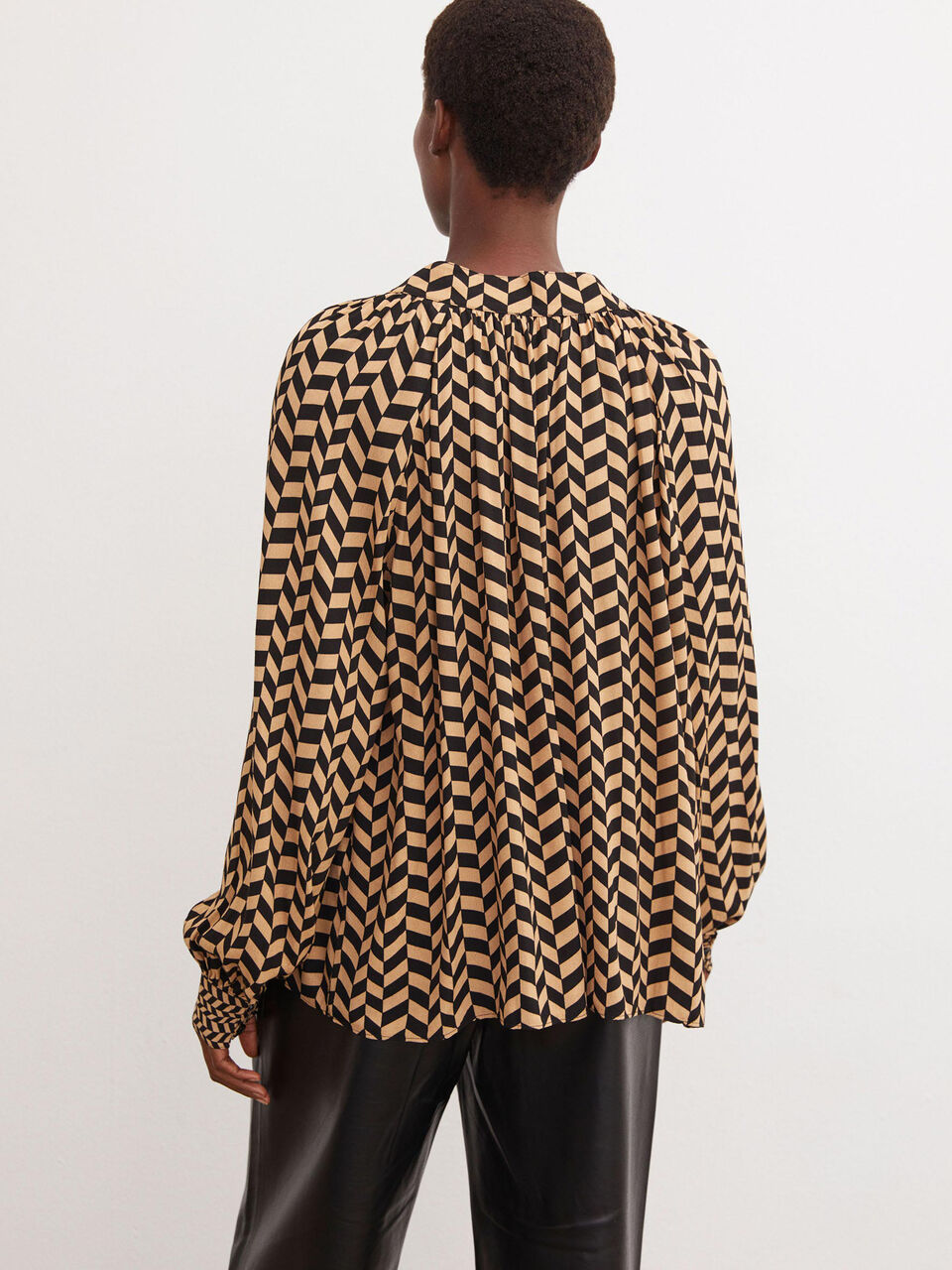 Rosanda V-neck shirt Rosanda V-neck shirt