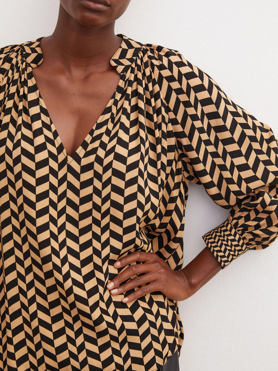 Rosanda V-neck shirt Rosanda V-neck shirt