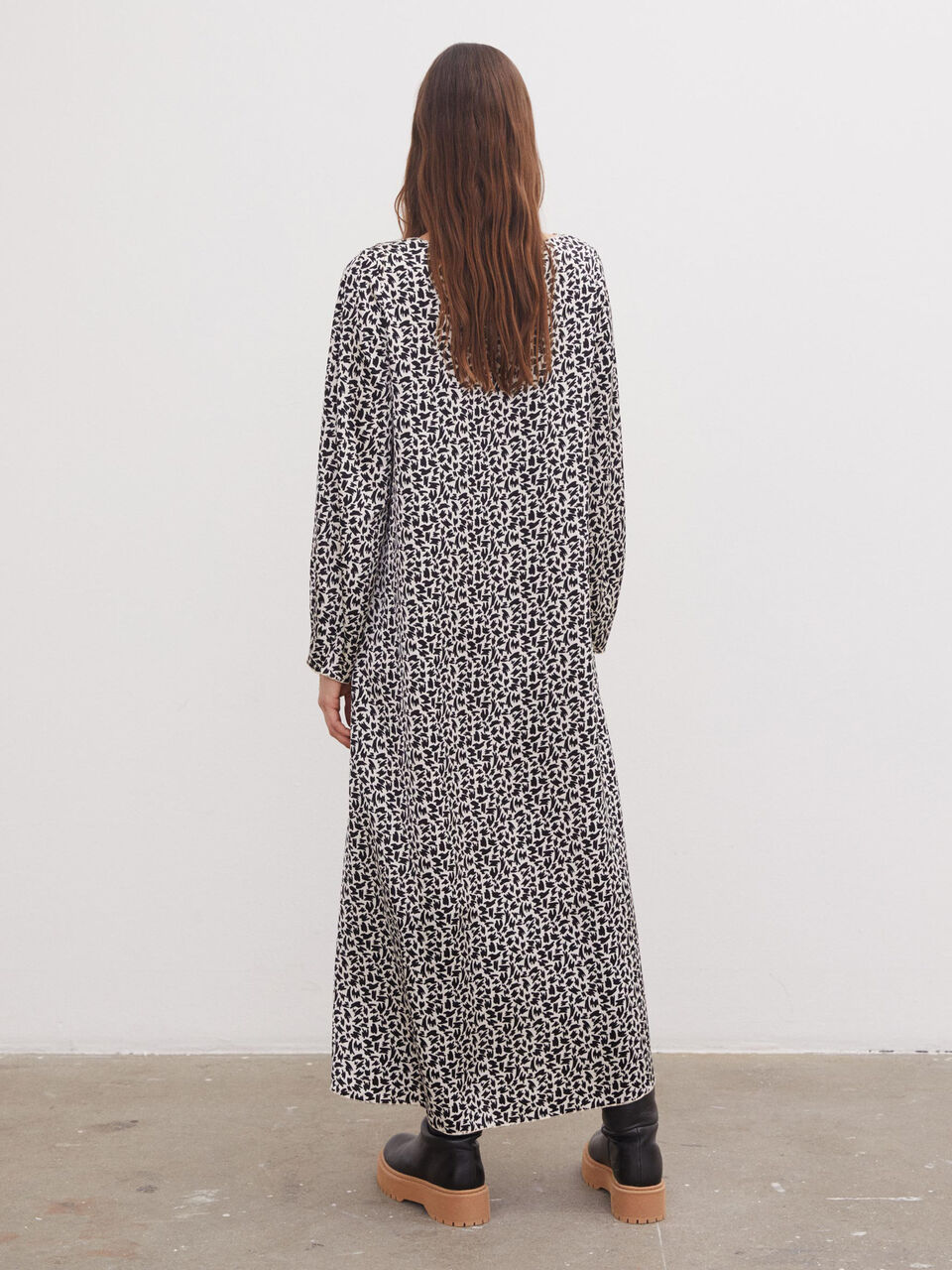 Embella Printkleid mit V-Ausschnitt Embella Printkleid mit V-Ausschnitt
