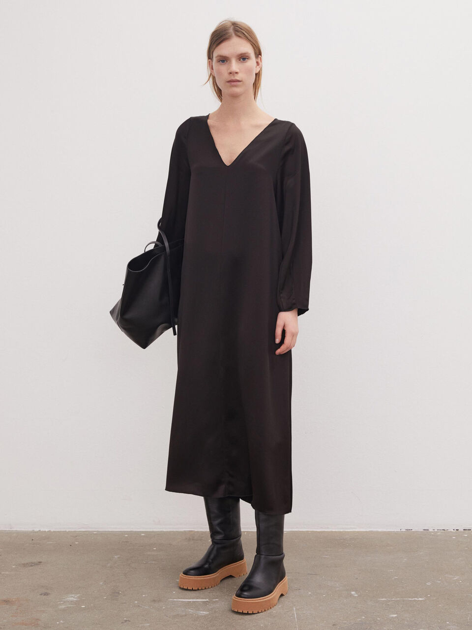 Embella V-neck dress Embella V-neck dress