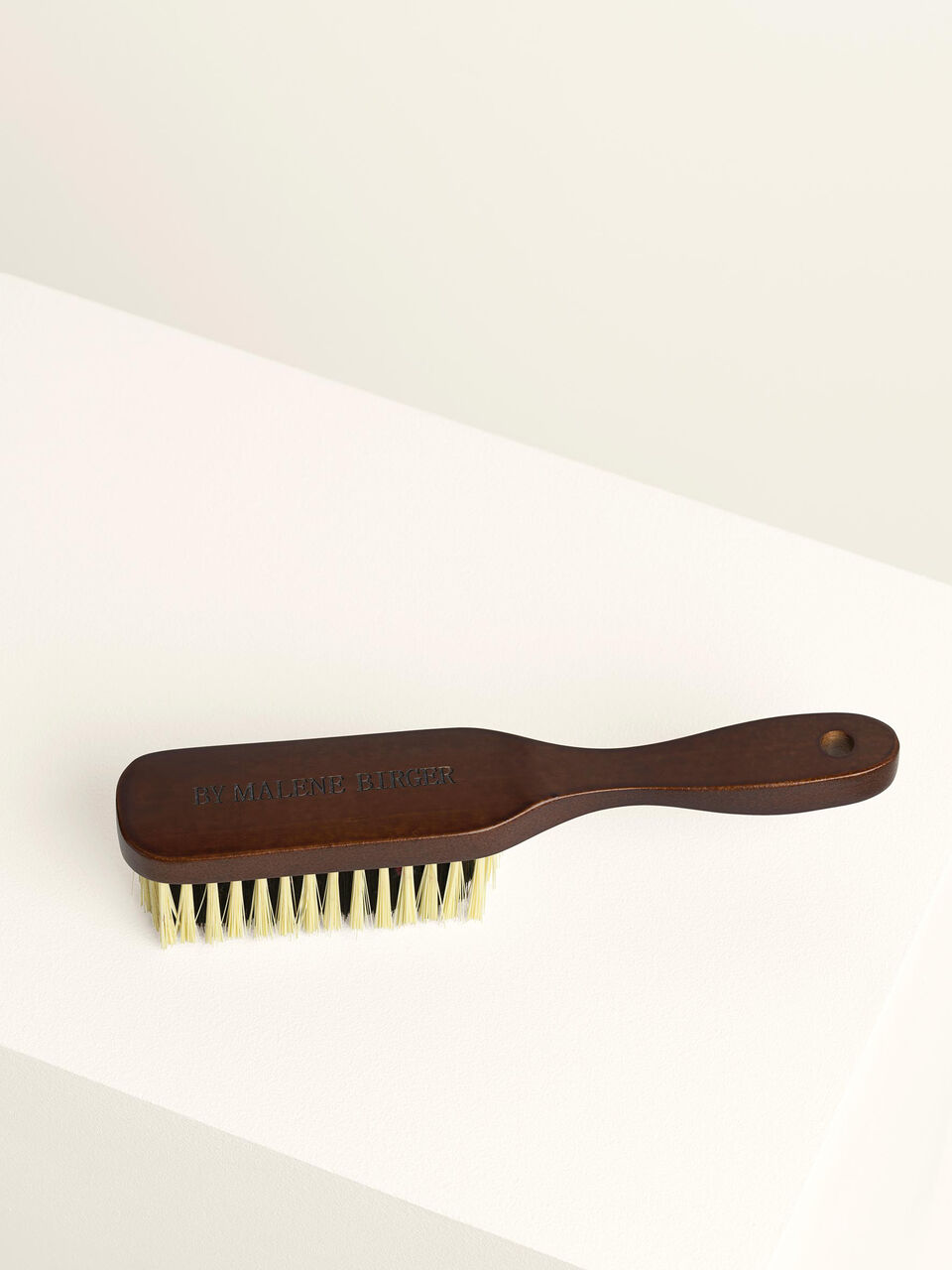 Garment brush Garment brush