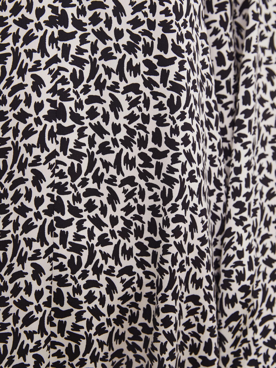 Embella Printkleid mit V-Ausschnitt Embella Printkleid mit V-Ausschnitt