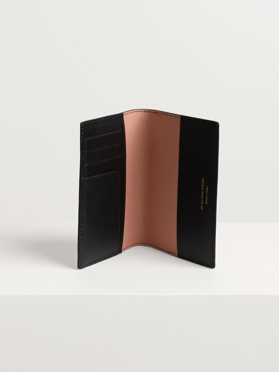 Ivy passport holder Ivy passport holder