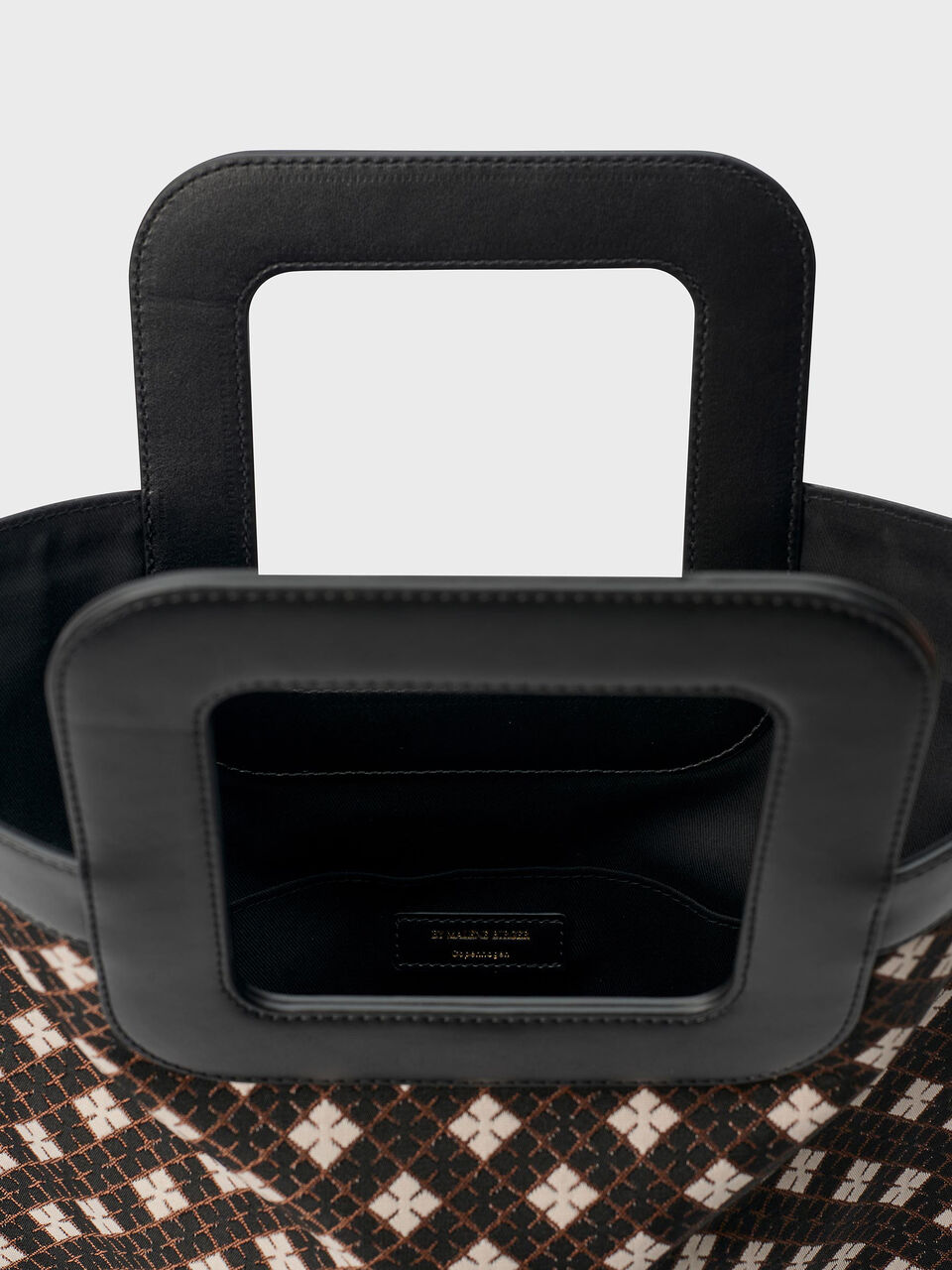 Totao square handle bag Totao square handle bag