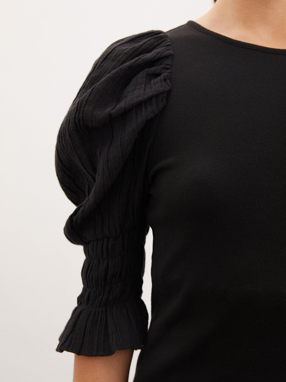Decondon puff-sleeved top Decondon puff-sleeved top