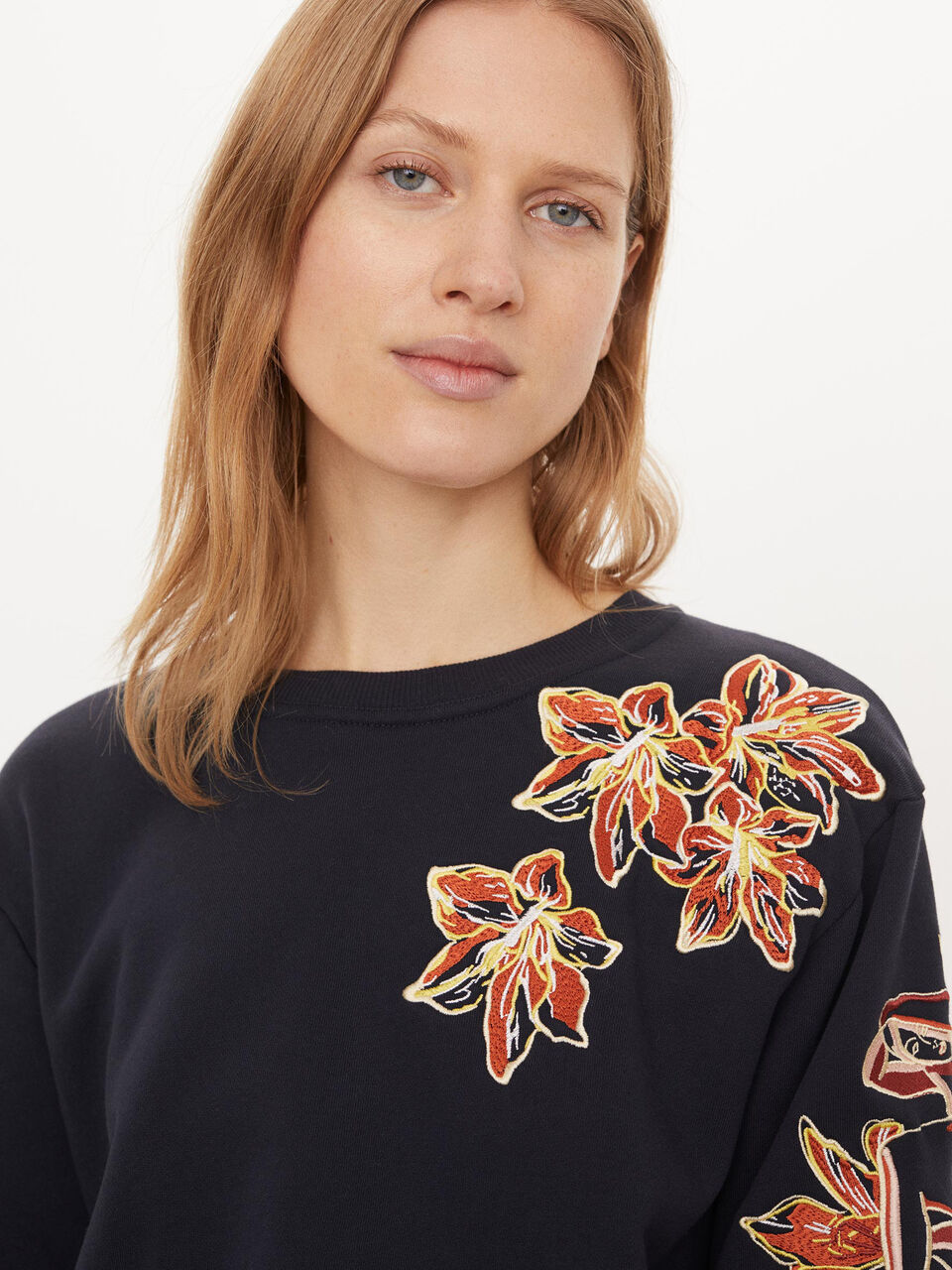 Sweatshirt med applikation Sweatshirt med applikation