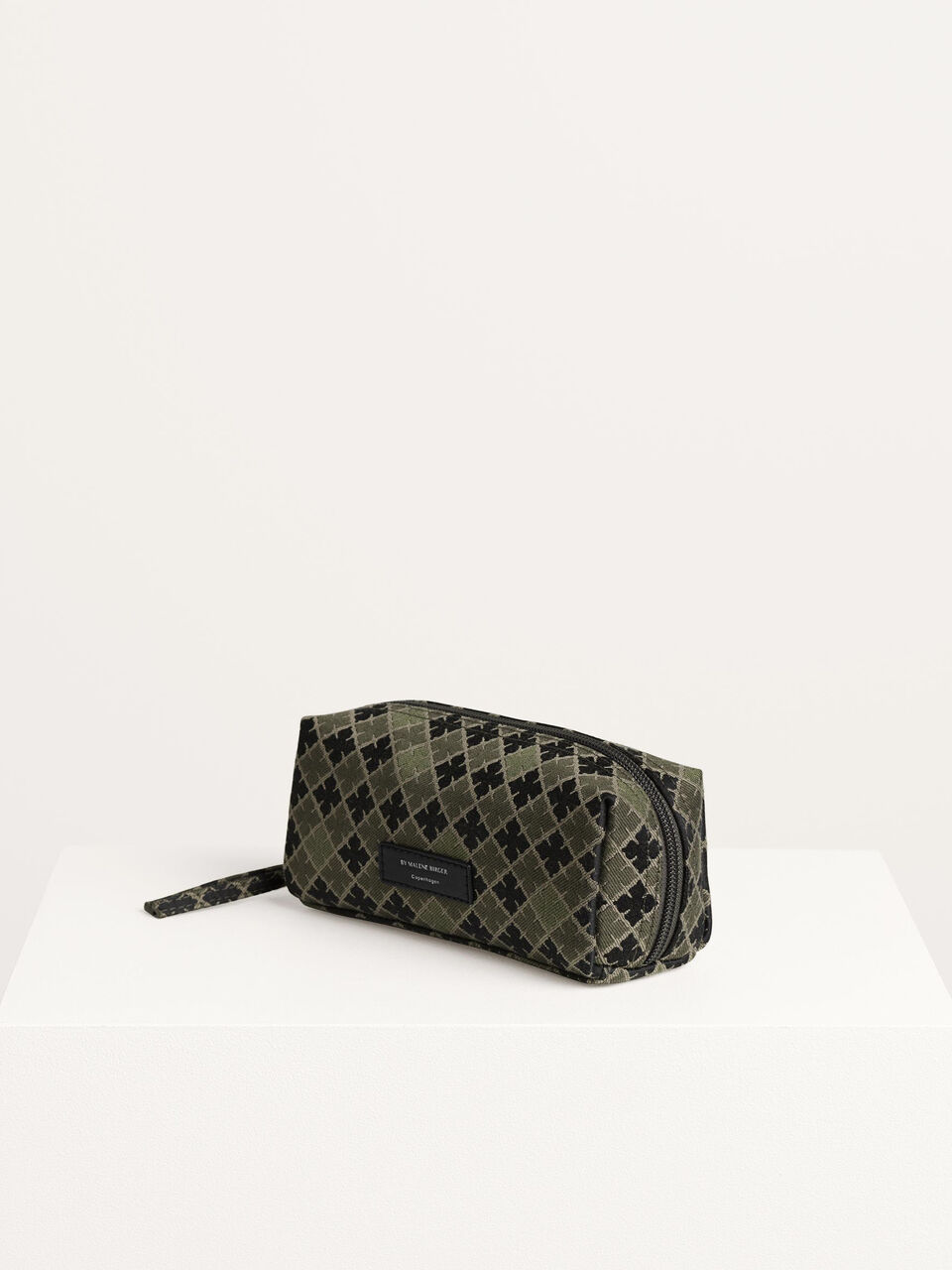 Stuffed cosmetics case Stuffed cosmetics case