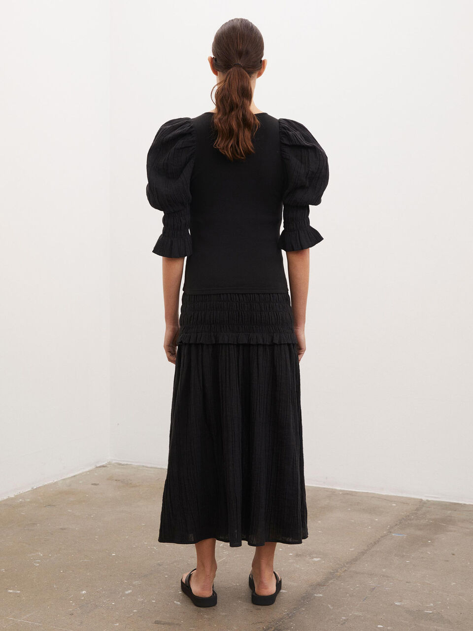 Decondon puff-sleeved top Decondon puff-sleeved top