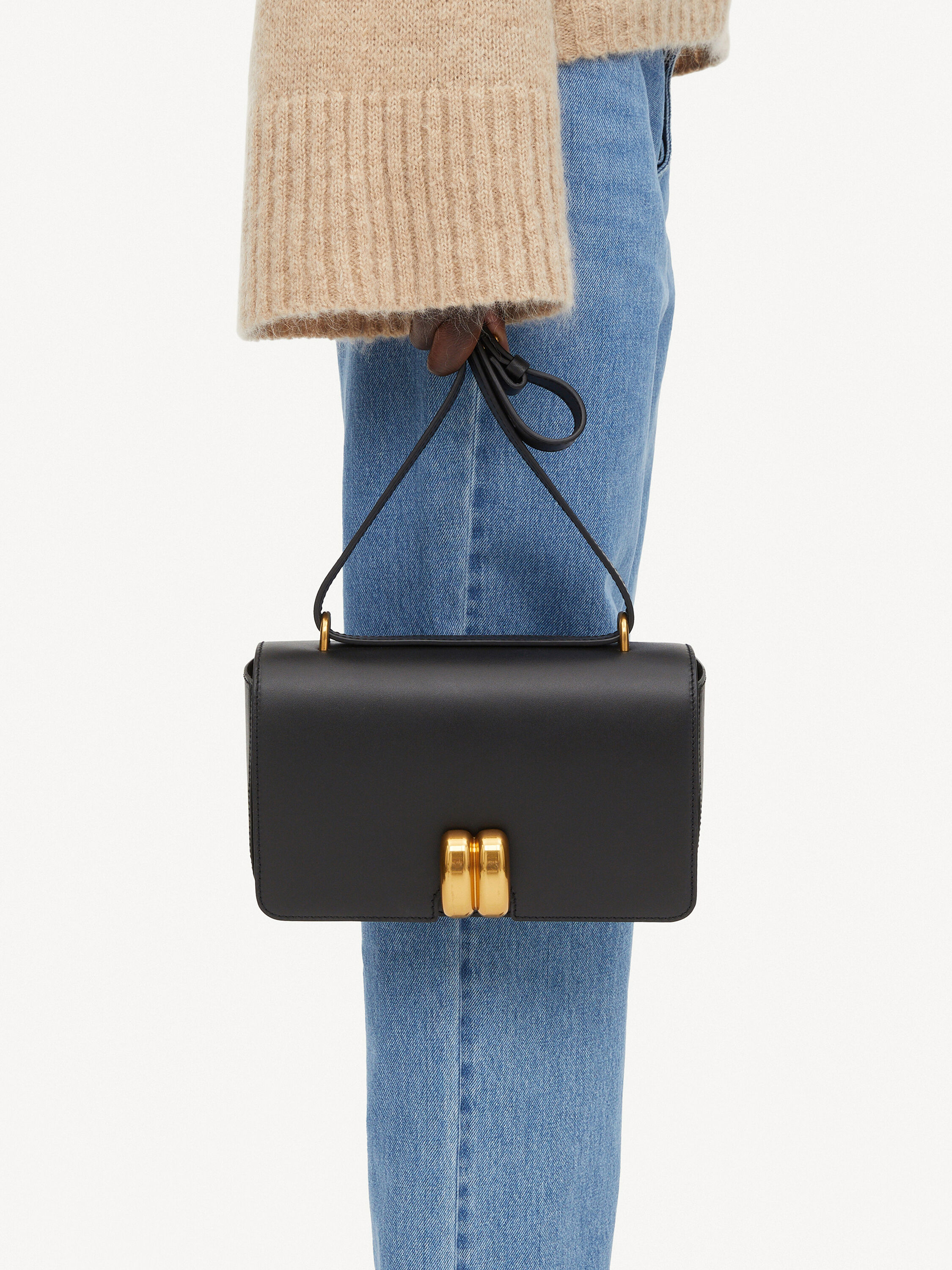 Noval leather shoulder bag