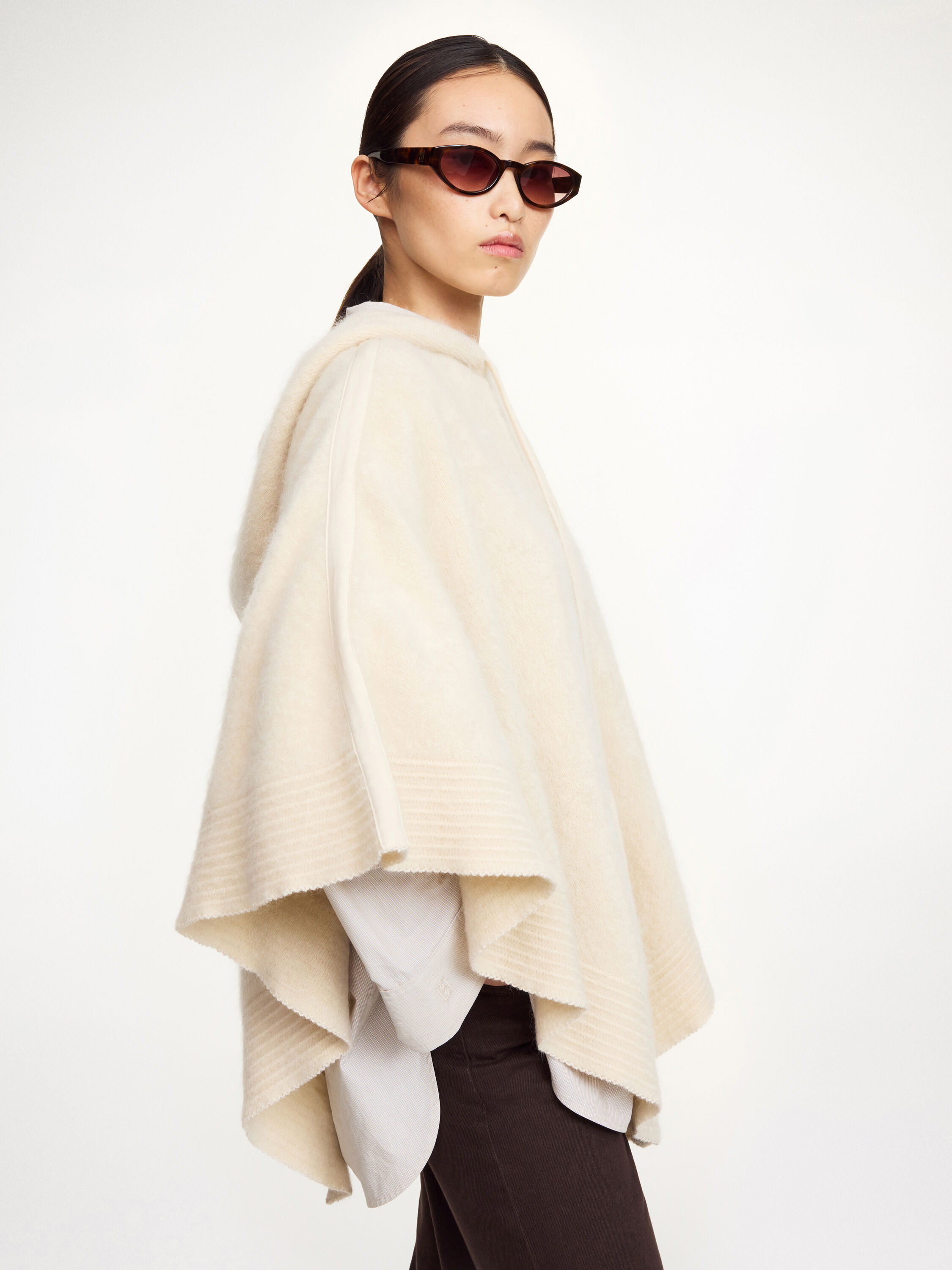 Viggo hooded cape
