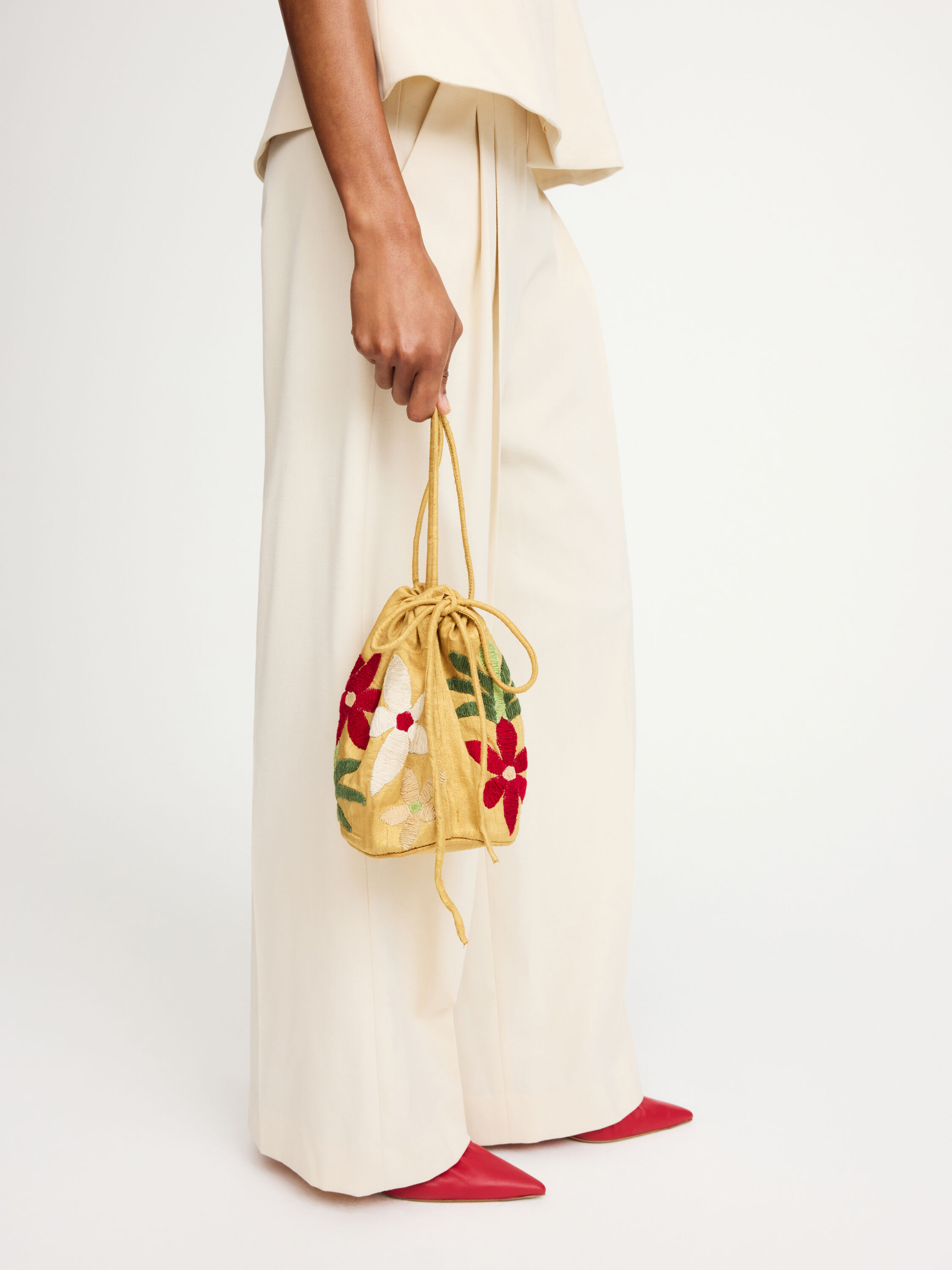Leandras silk bucket bag
