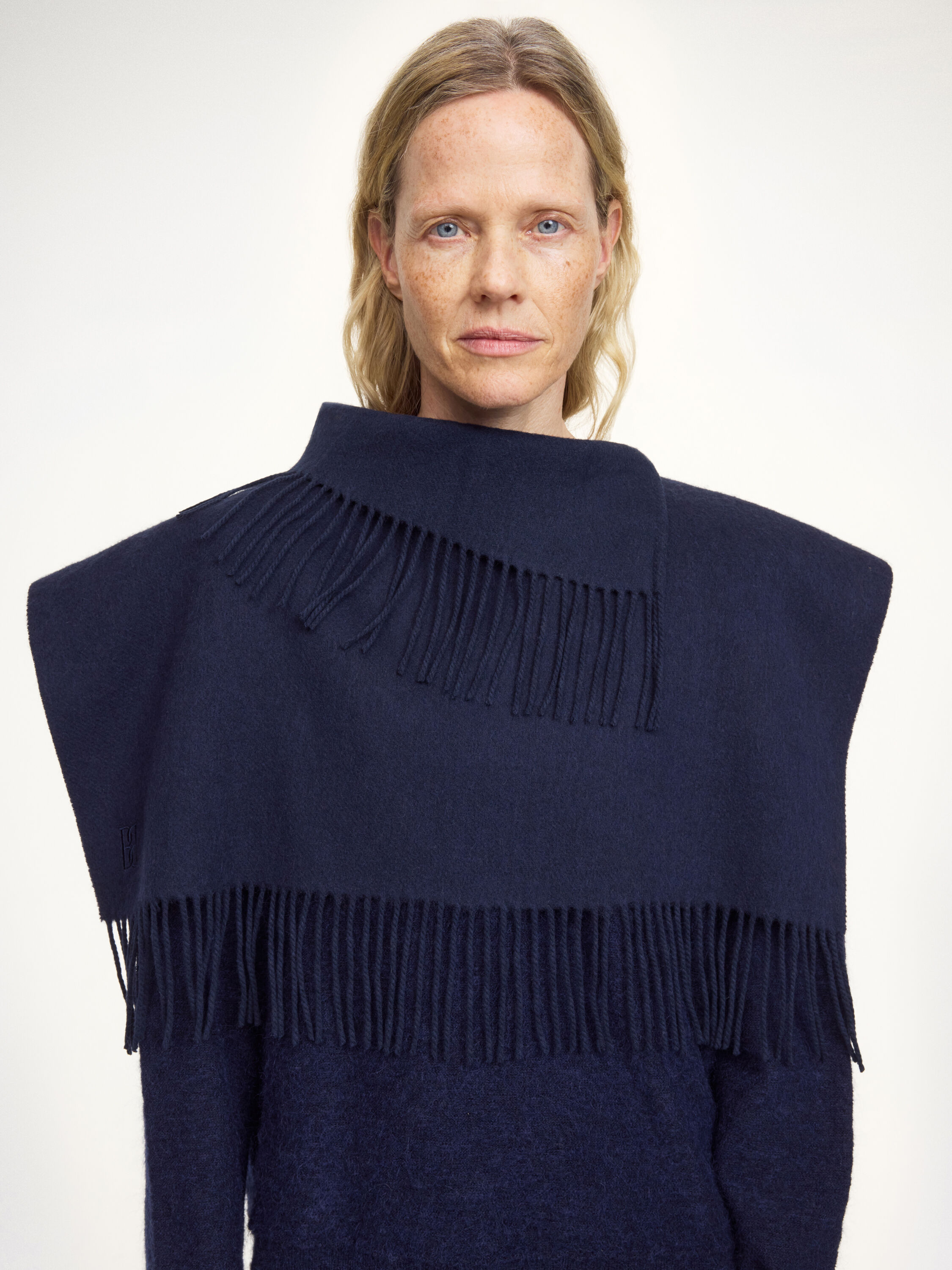 Turtla wool fringe bib