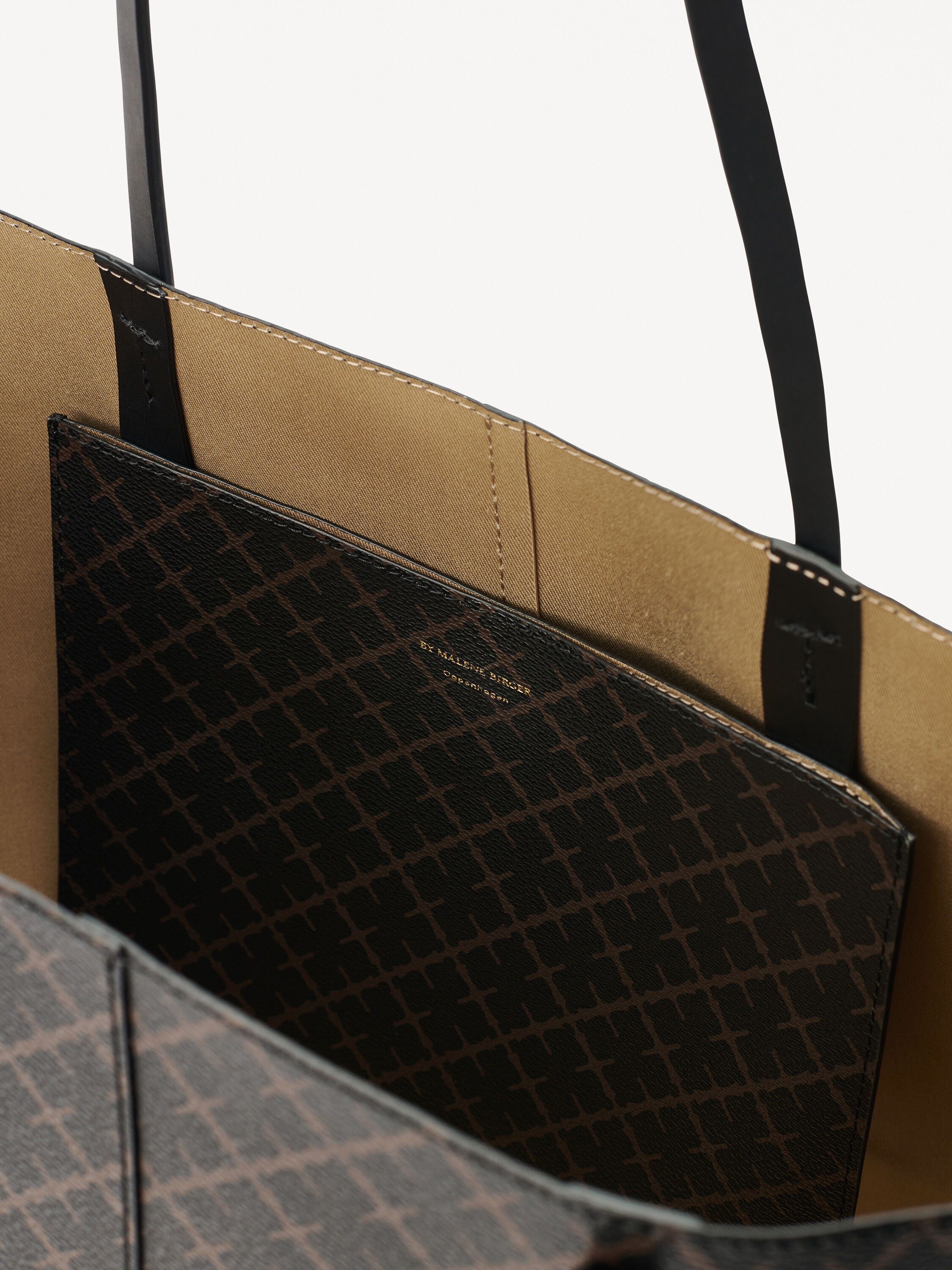 Abi printed tote bag Buy sfra bmb storefront catalog online By Malene Birger