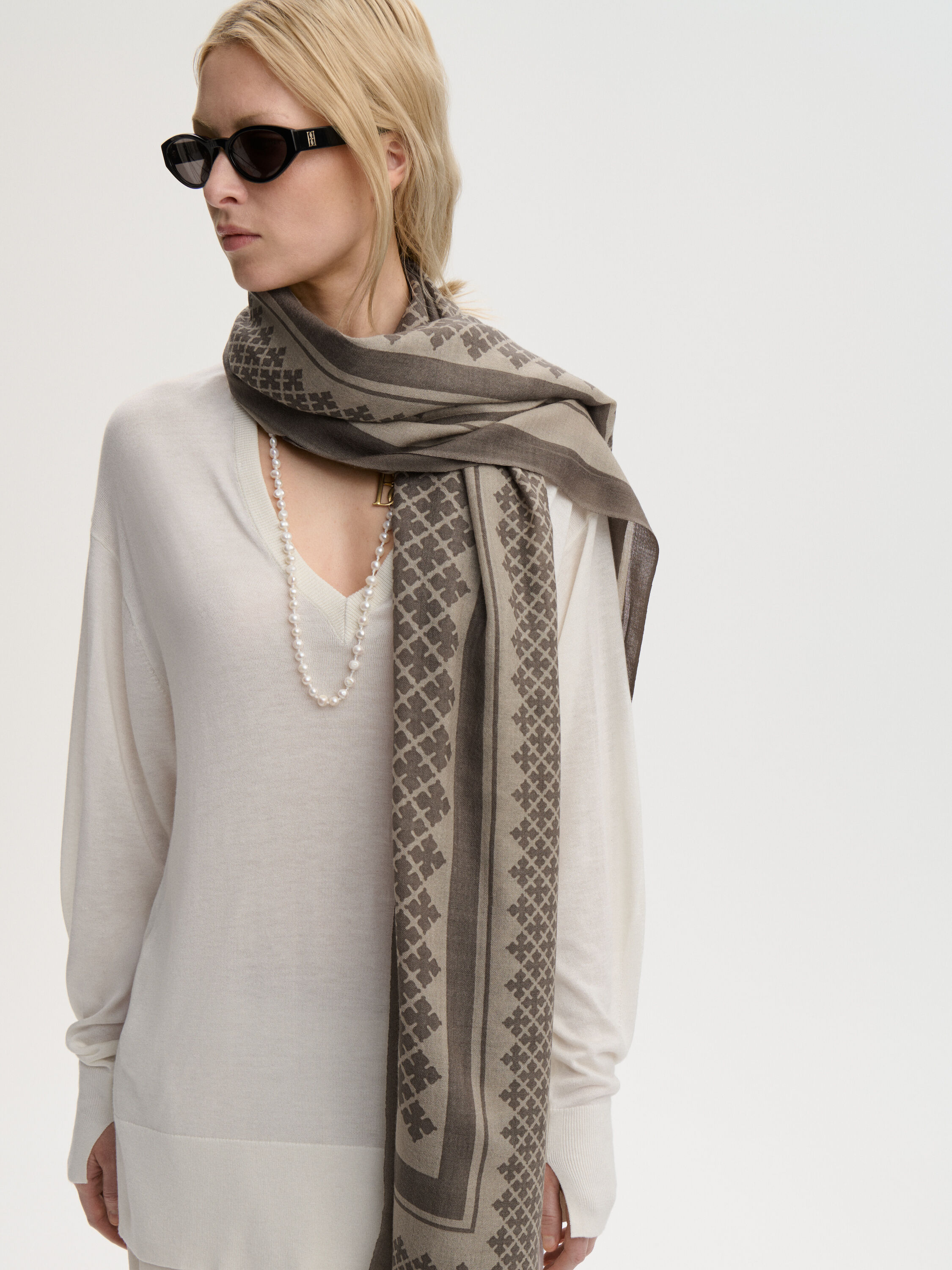 Julee wool scarf