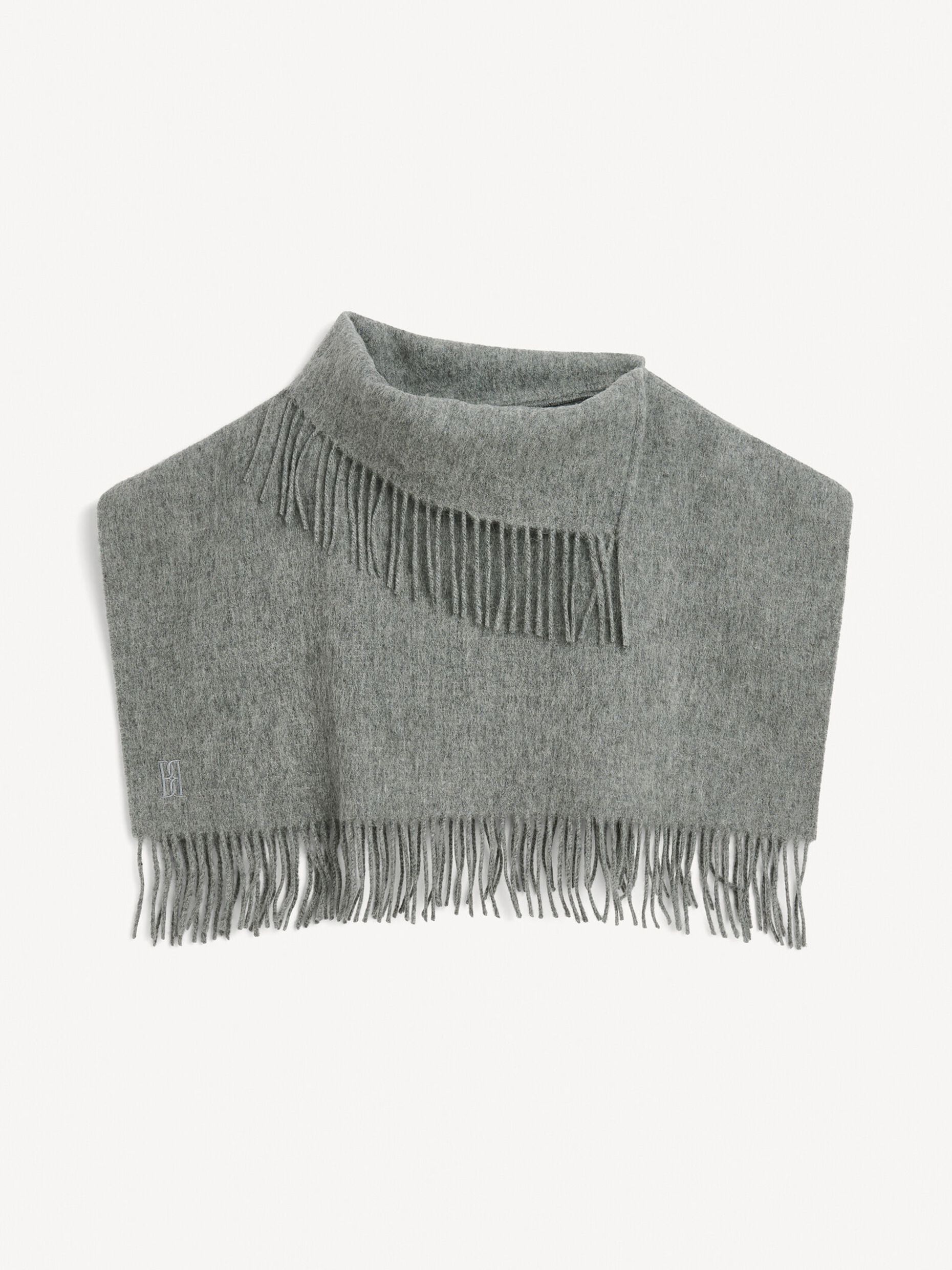 Turtla wool fringe bib