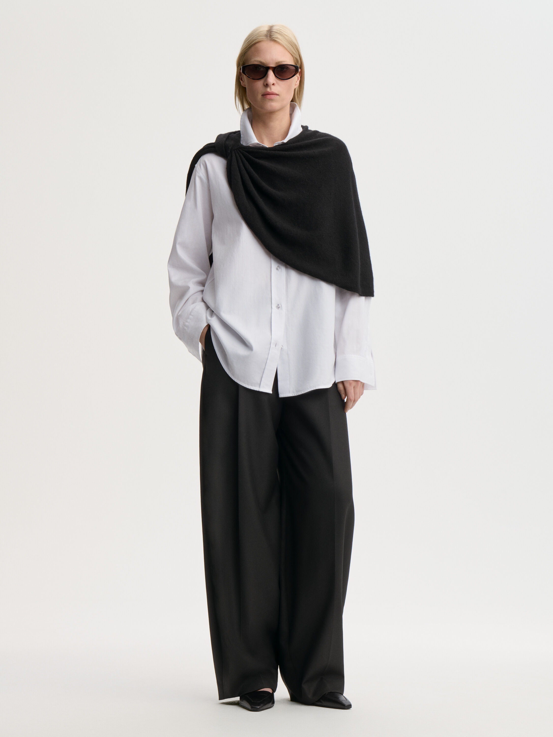 Pinne wool cape