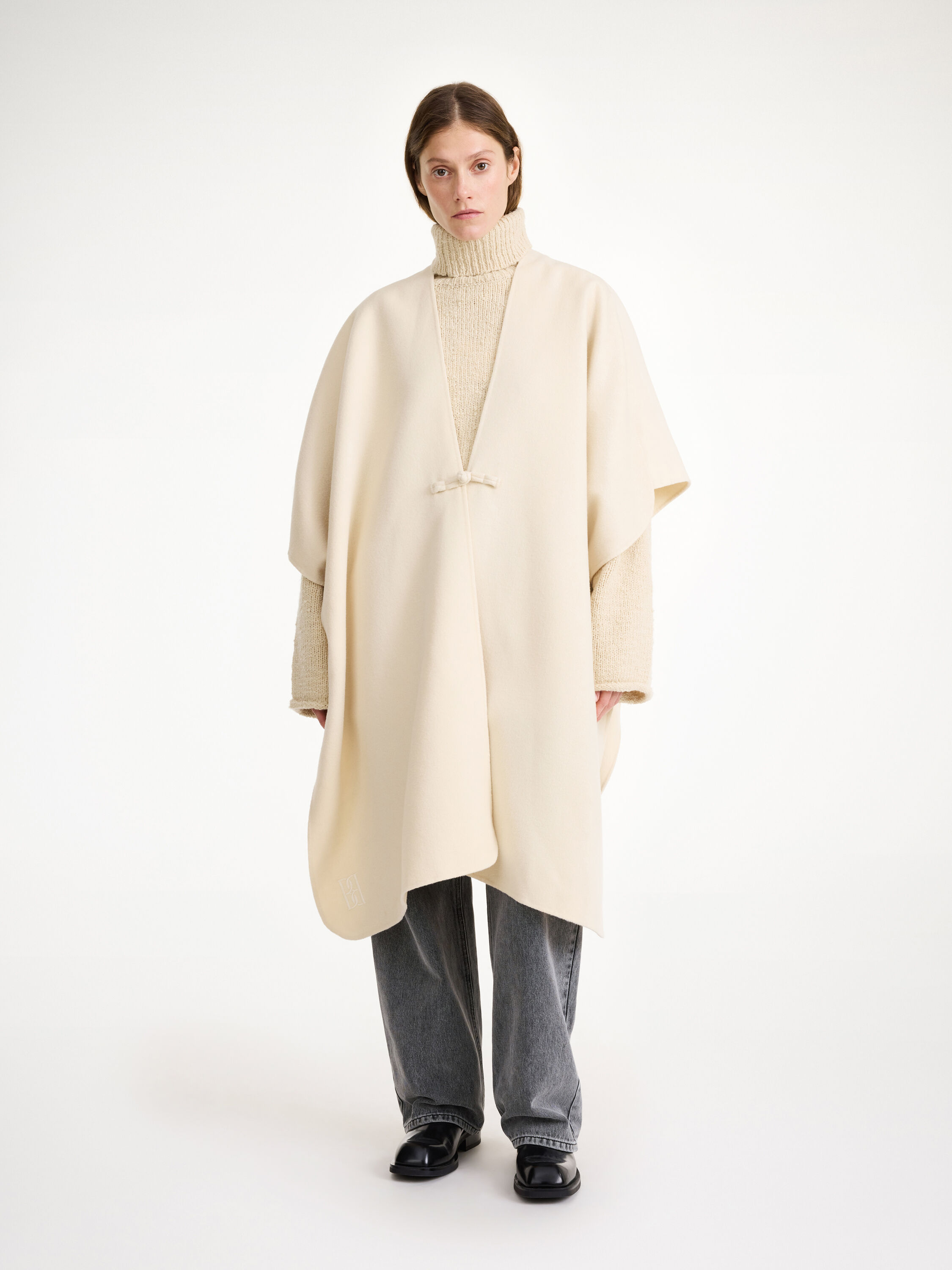 Robertas wool cape