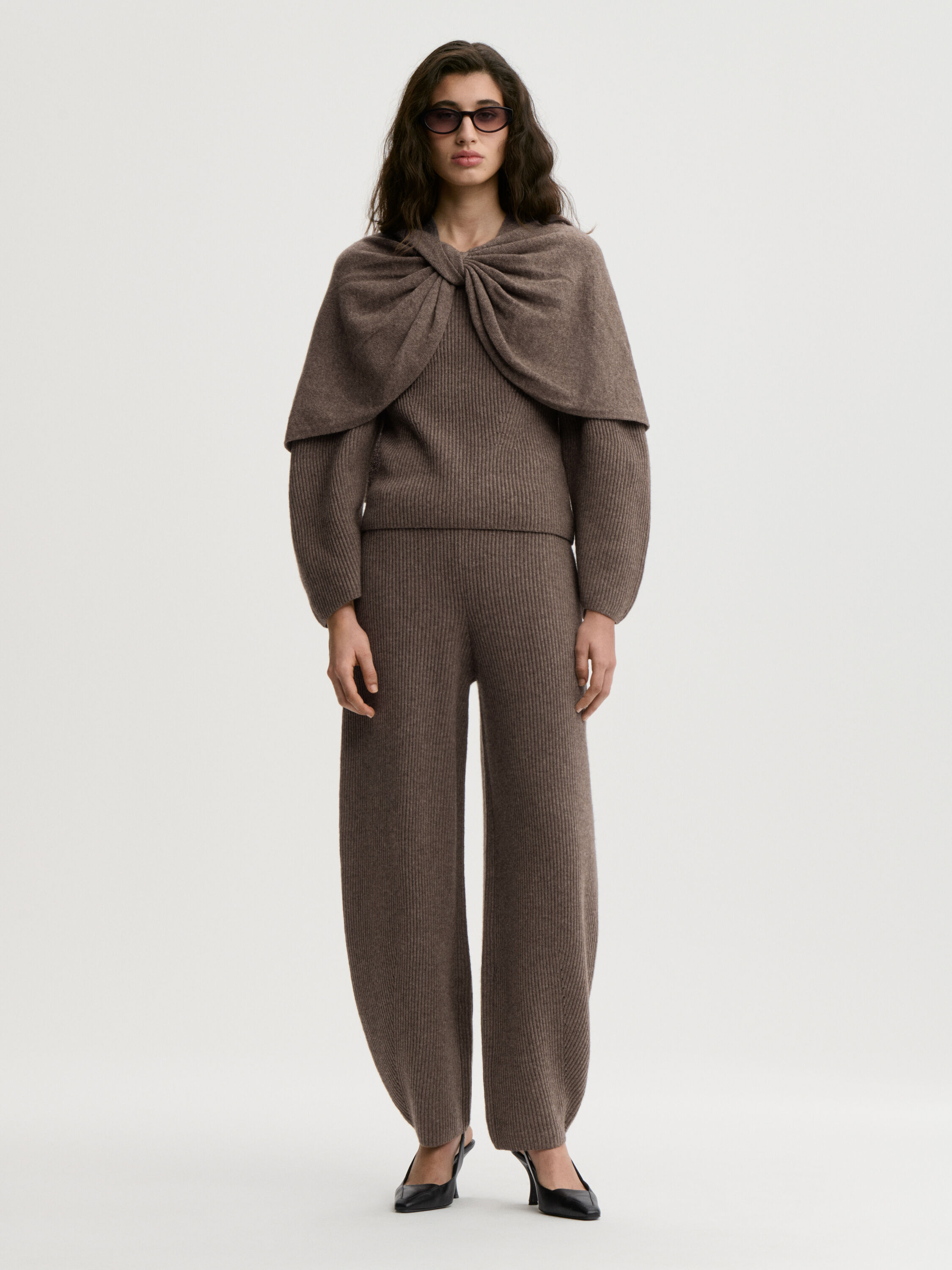 Pinne wool cape