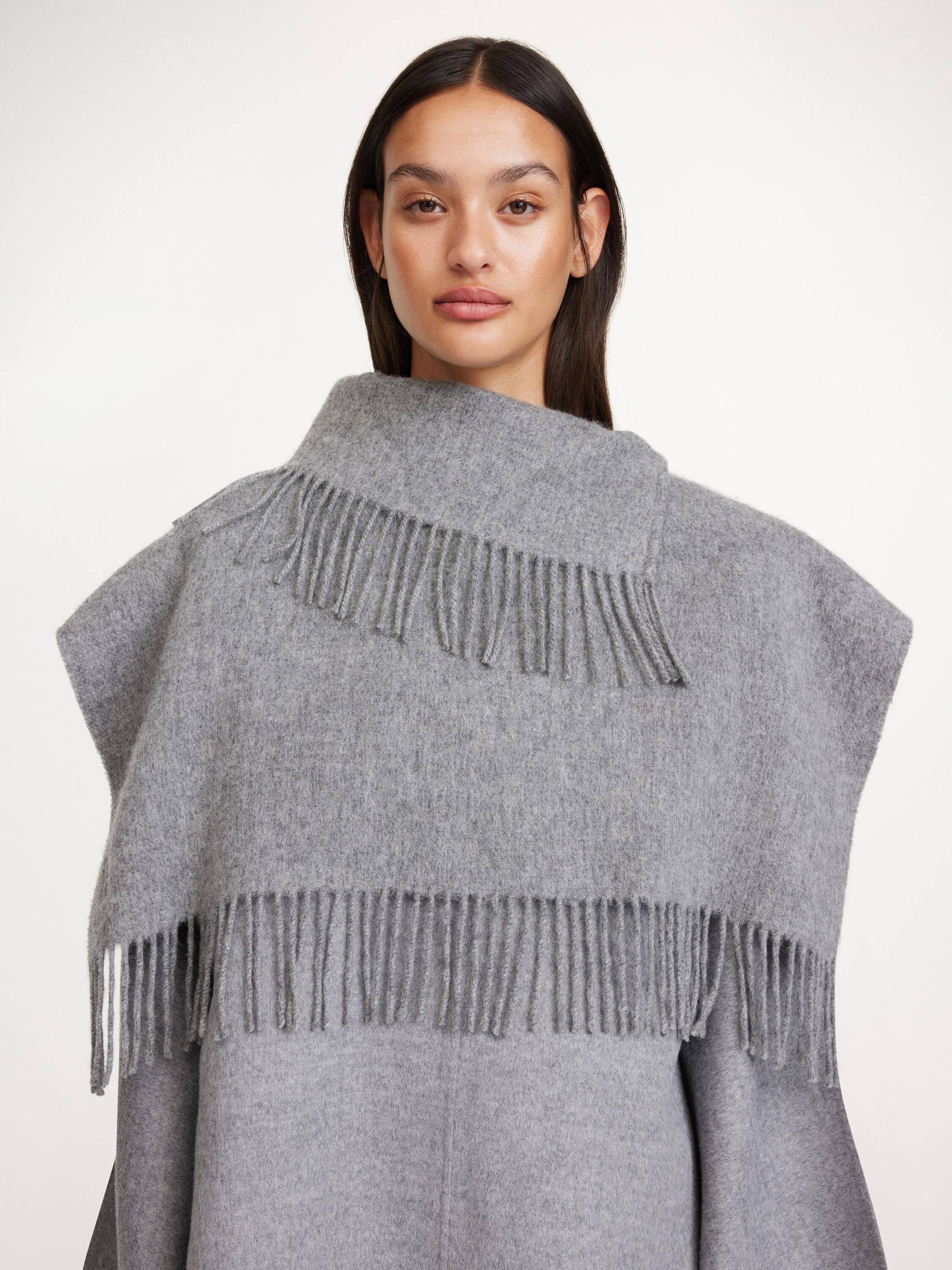 Turtla wool fringe bib