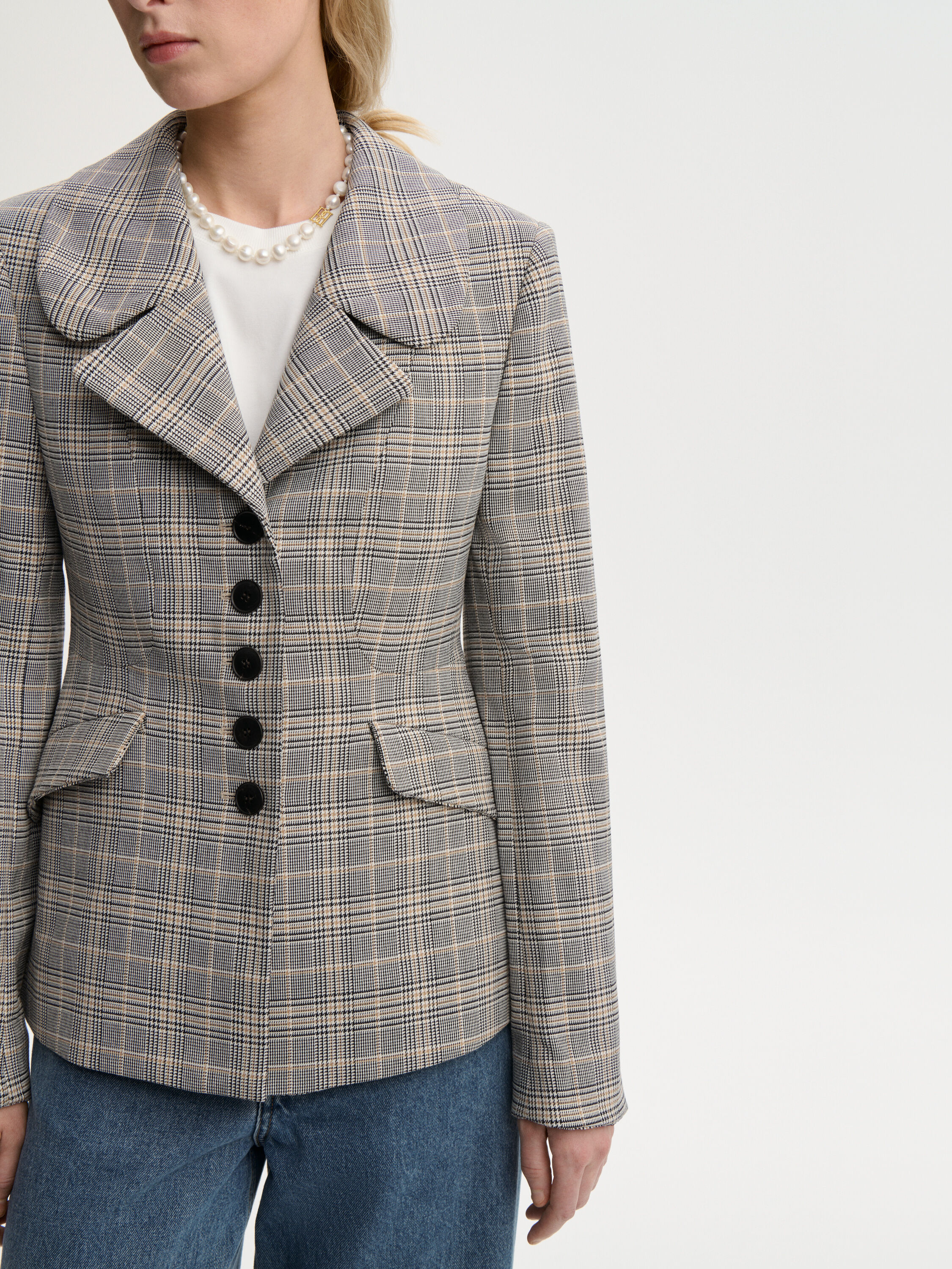 EXCLUSIVE: Adrienna enkeltbrystet blazer