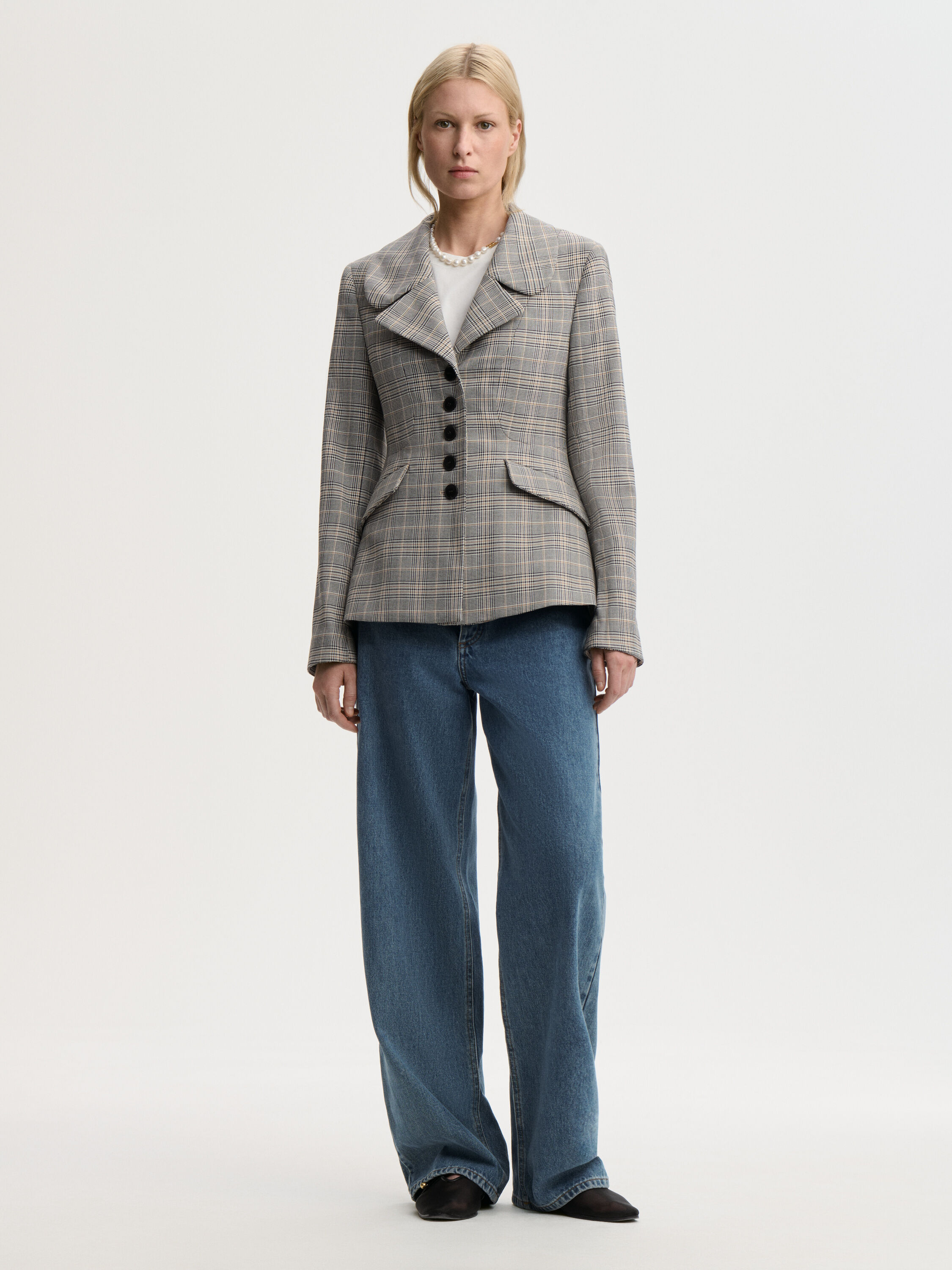 EXCLUSIVE: Adrienna enkeltbrystet blazer