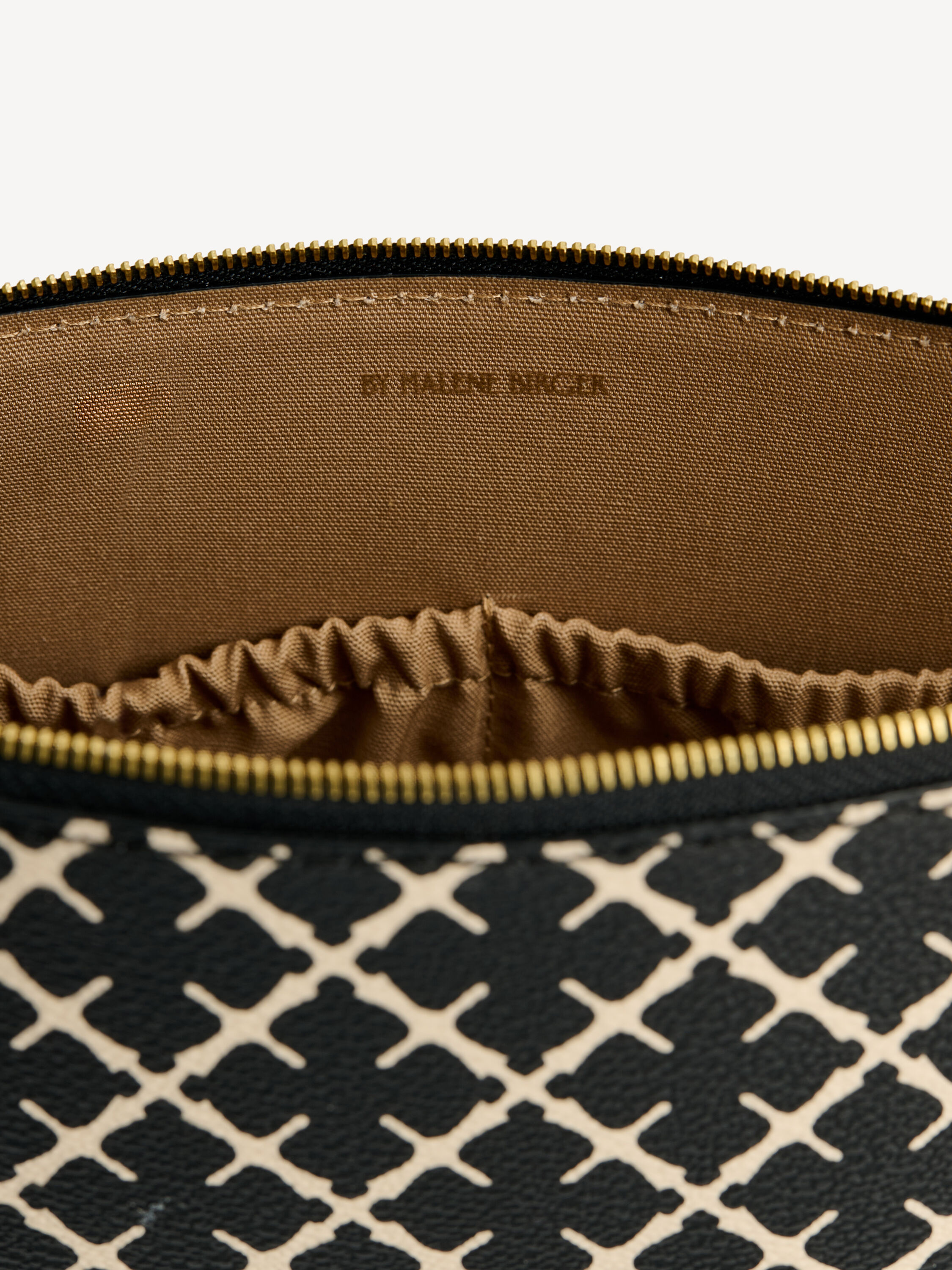 Bae medium cosmetics case