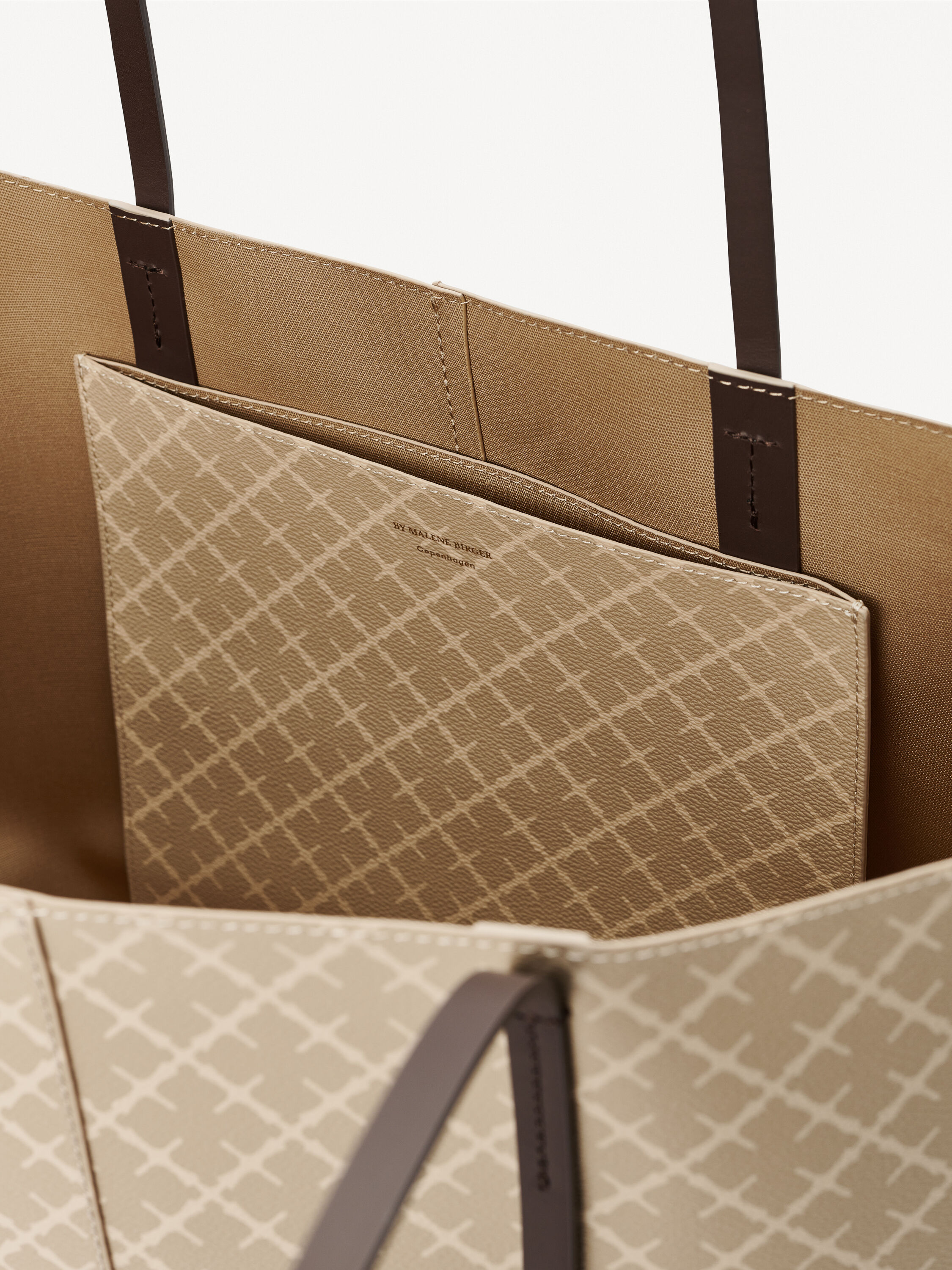 Abi printed tote bag