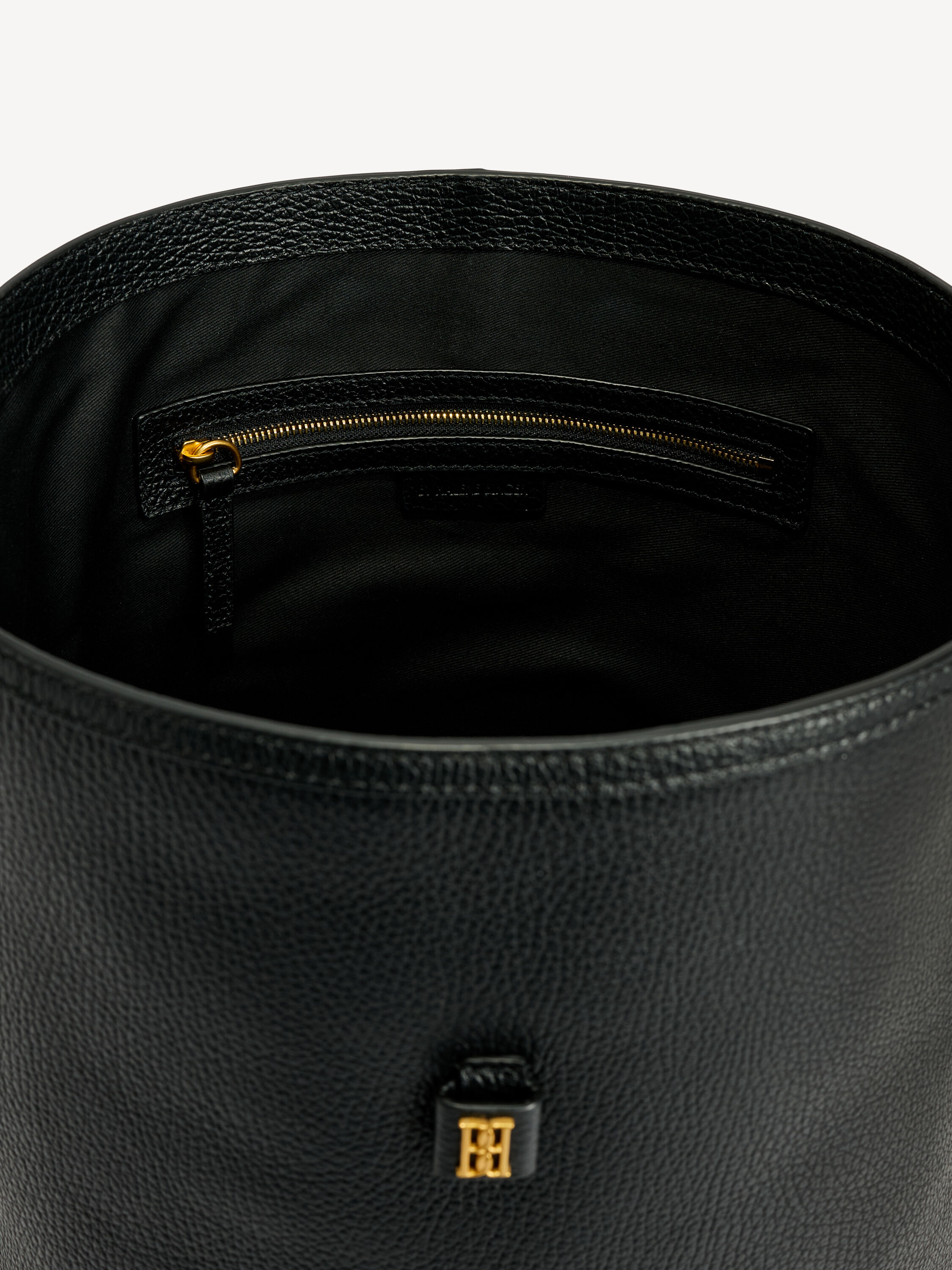 Maryllon Grainy bucket bag