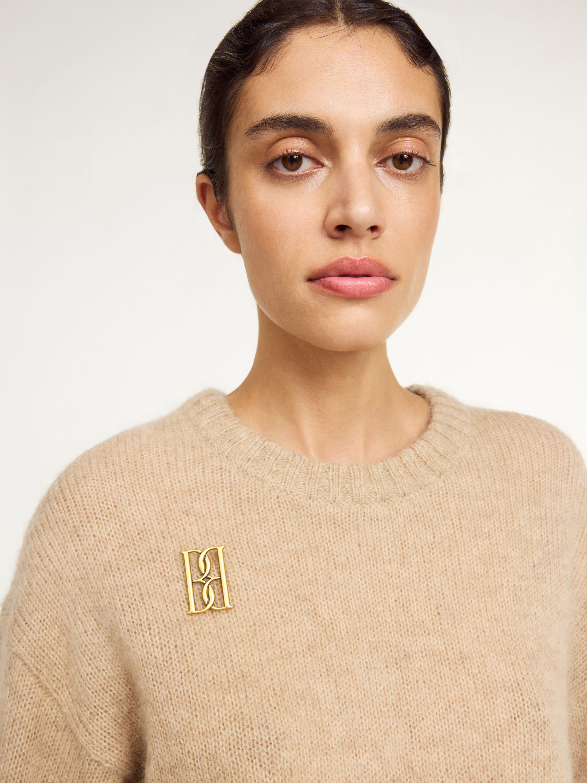 Mono small gold-tone brooch