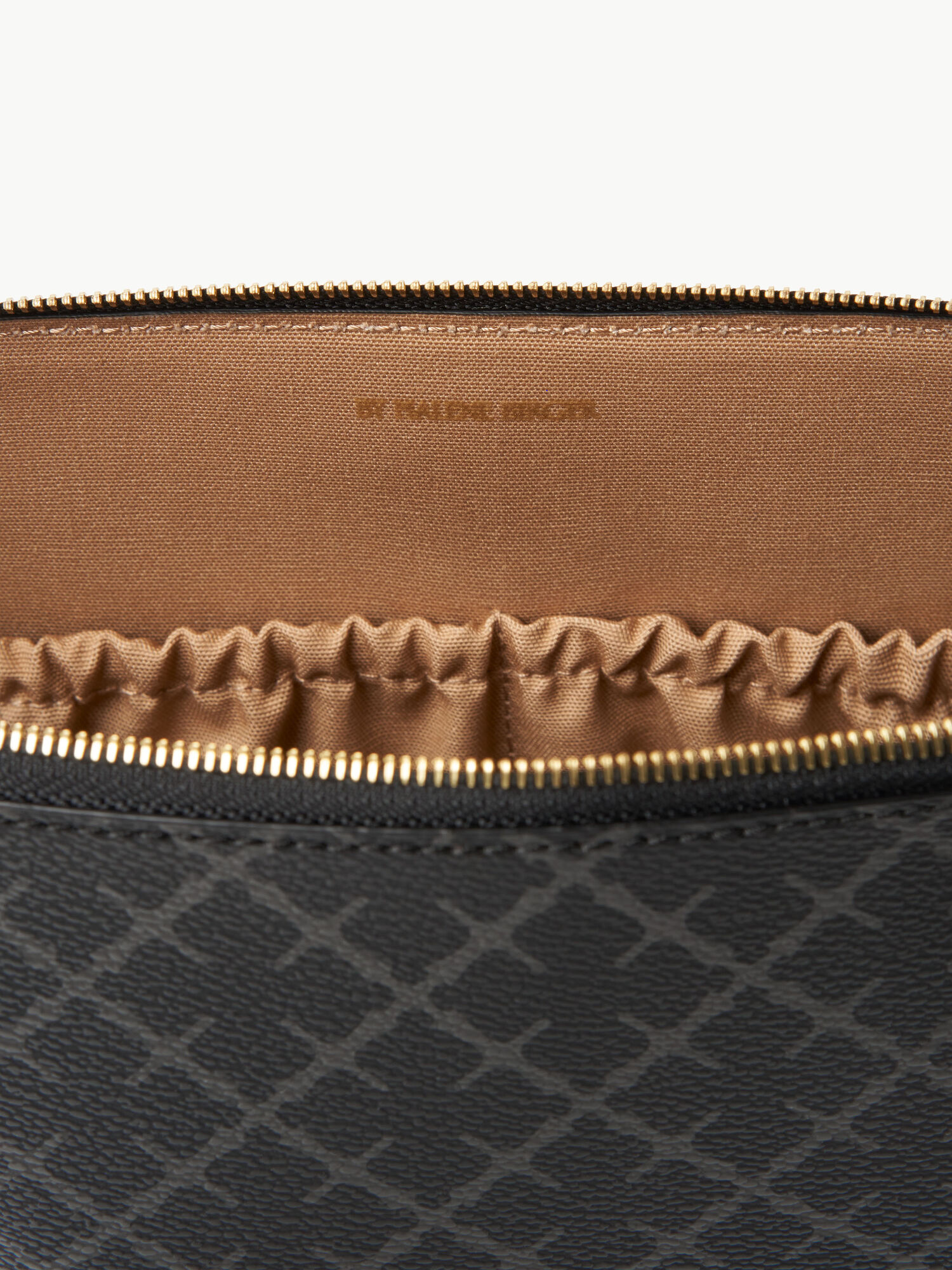 Bae medium cosmetics case