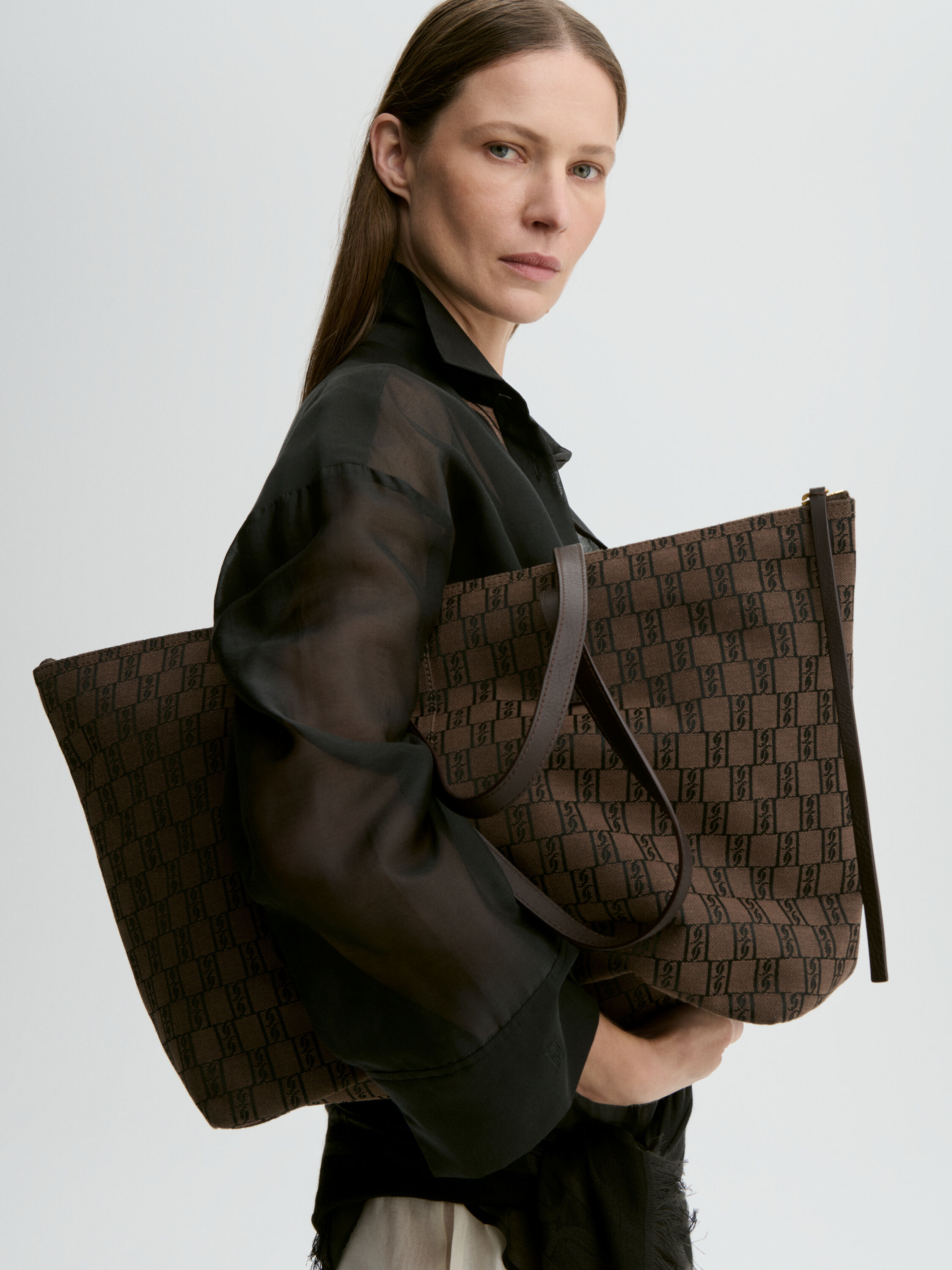 Carva printed tote bag