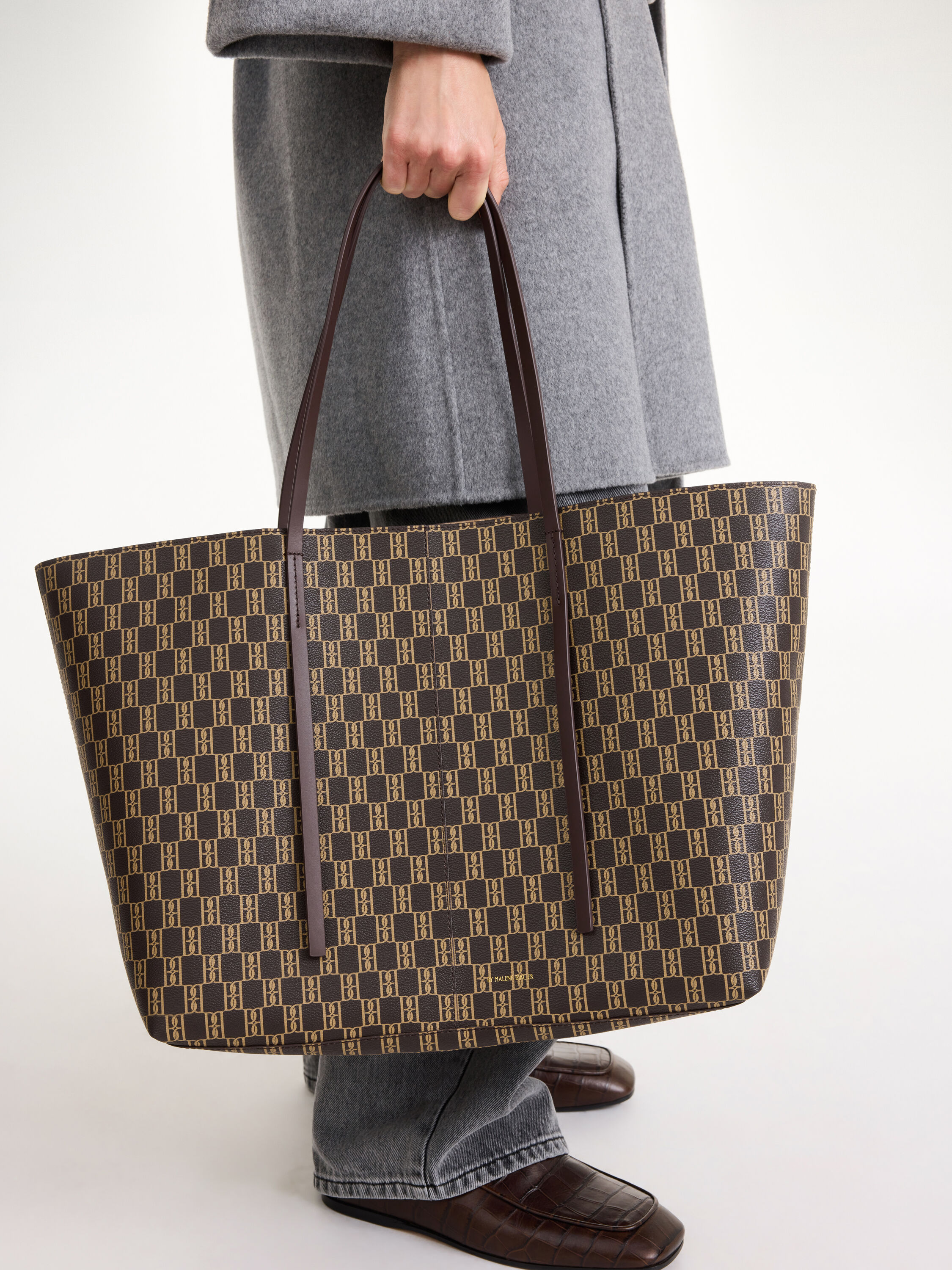 Abi monogram tote bag Buy sfra bmb storefront catalog online By Malene Birger