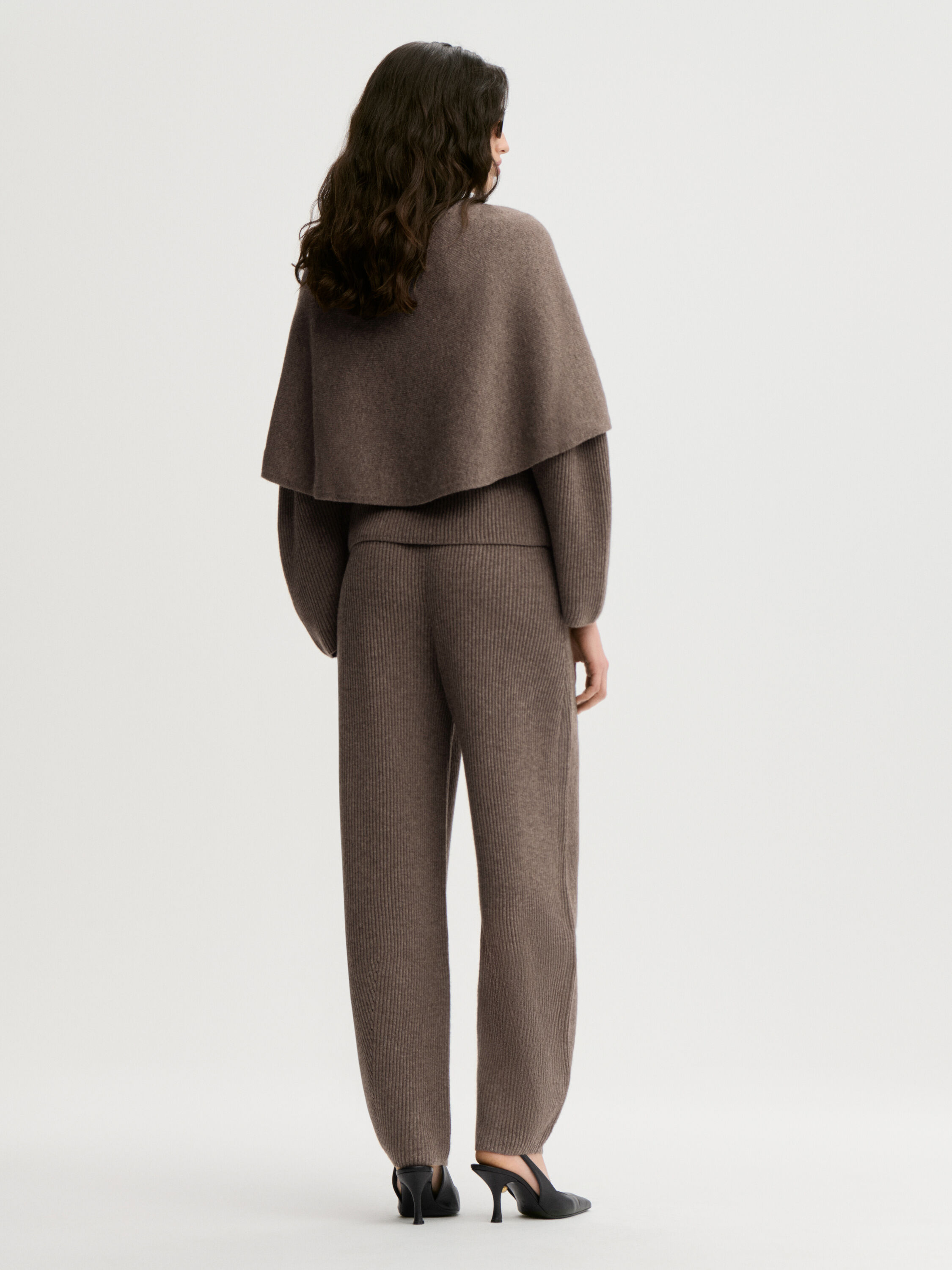 Pinne wool cape