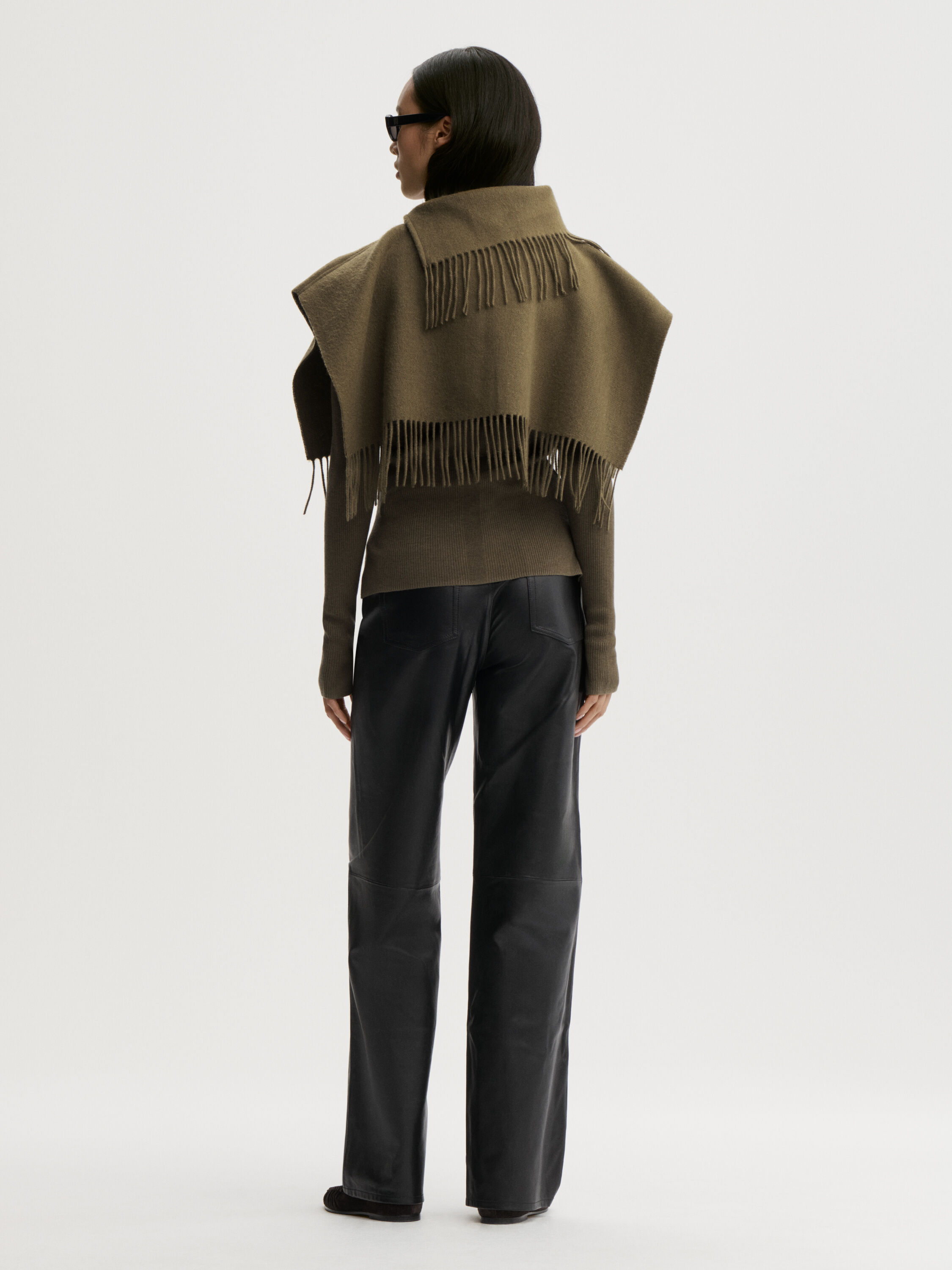Turtla wool fringe bib