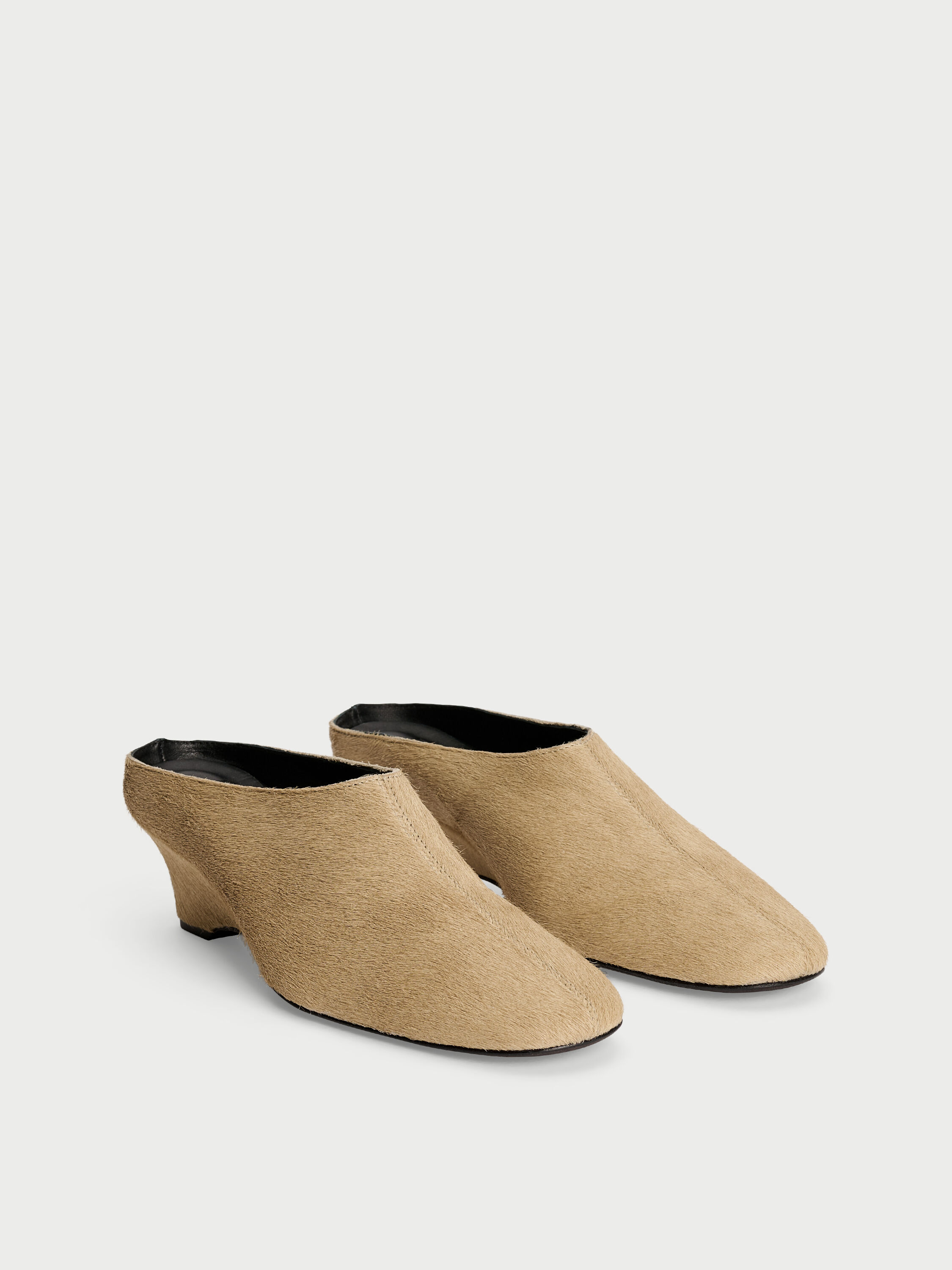 Silvinna Pony wedge sandal