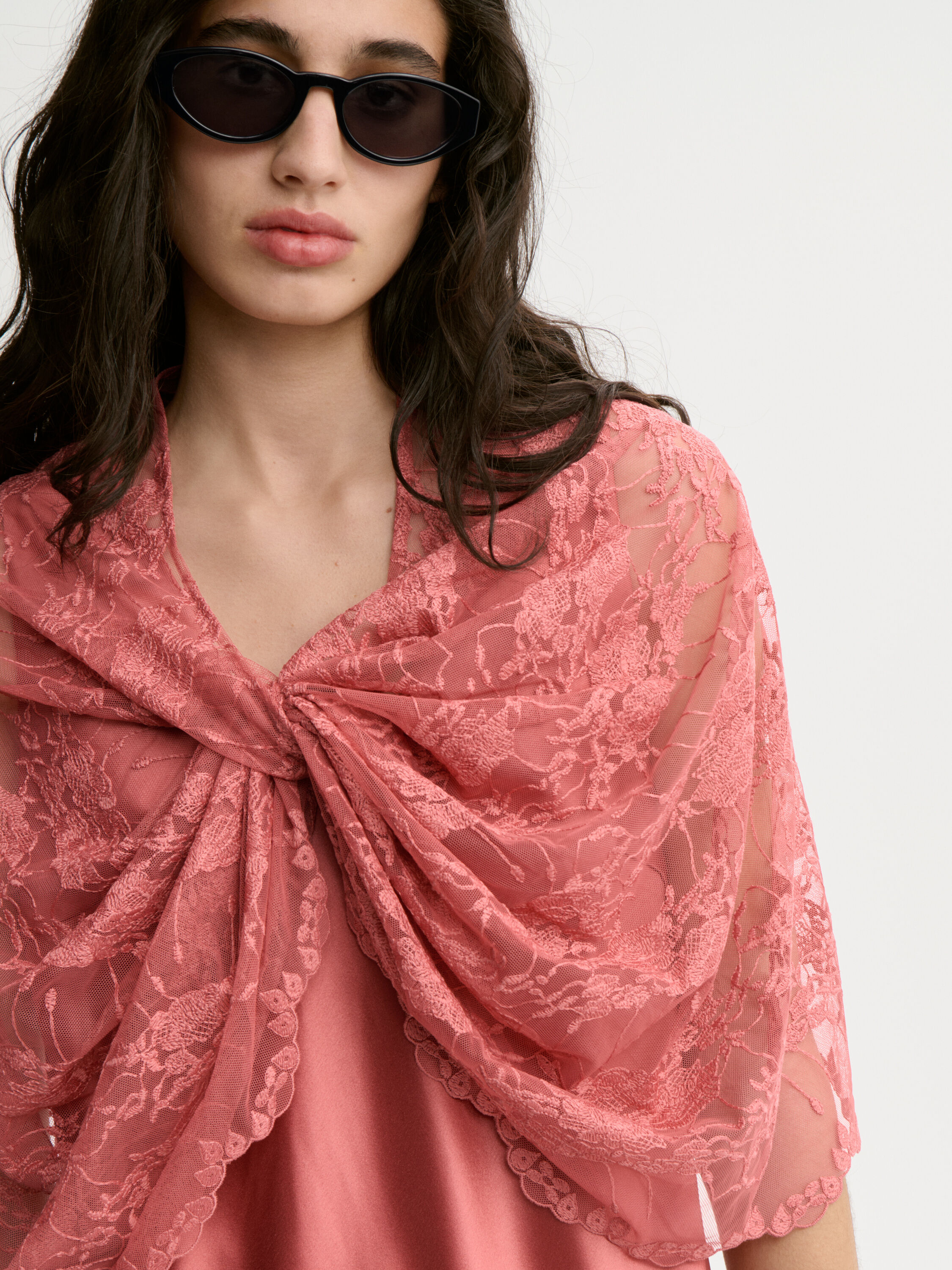 EXCLUSIVE: Cape Dentelle Pinlos