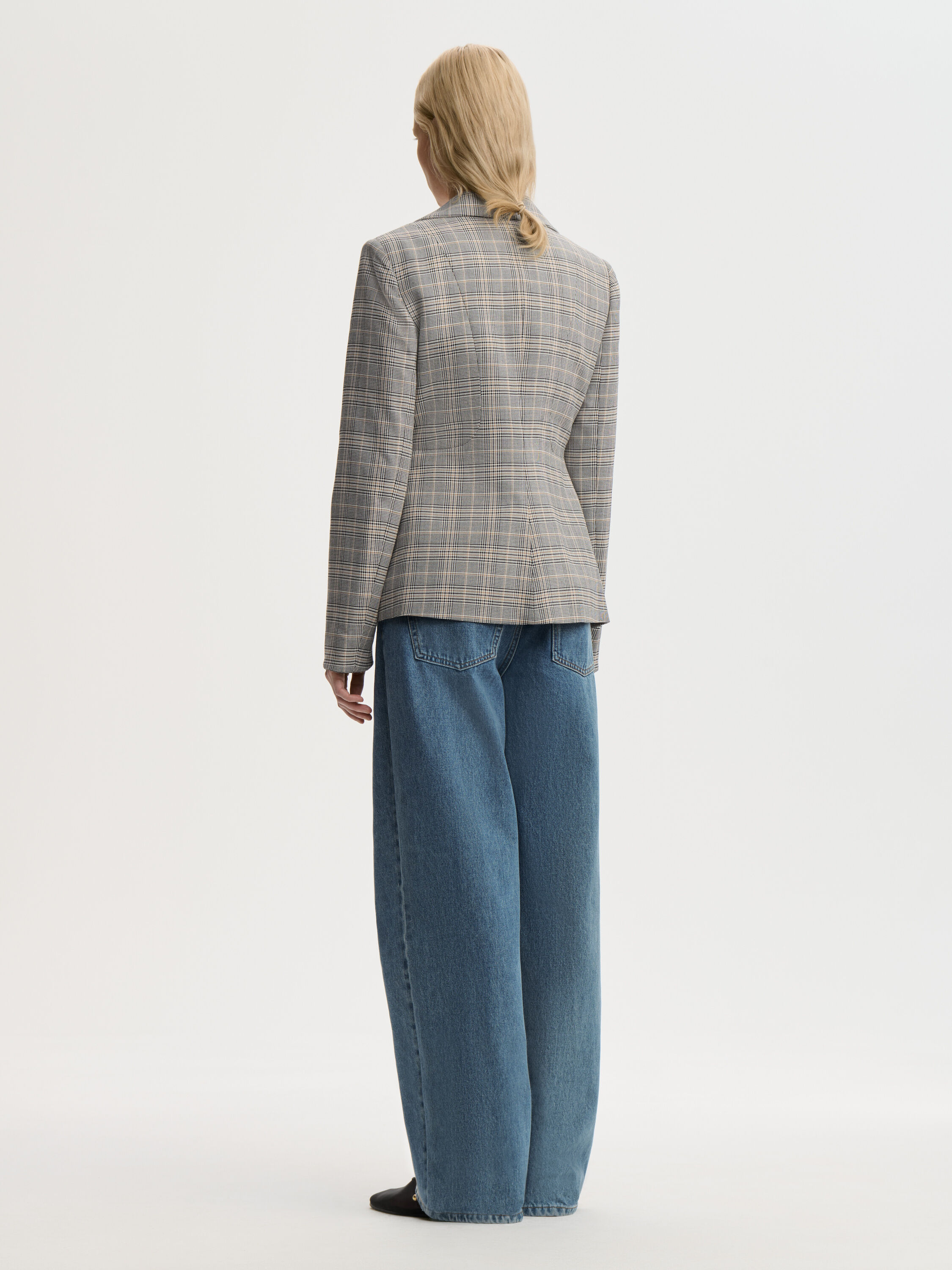 EXCLUSIVE: Adrienna enkeltbrystet blazer