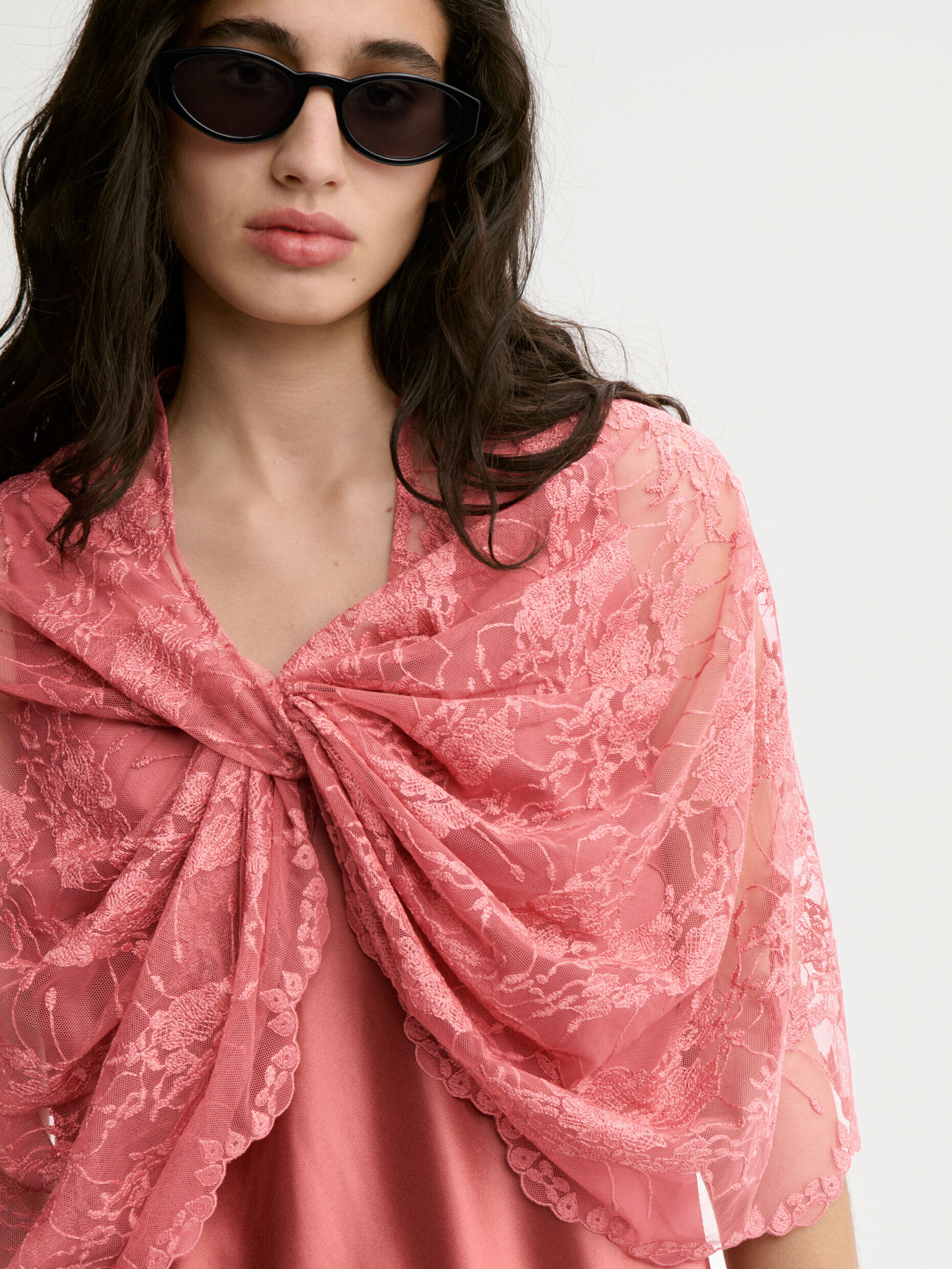 EXCLUSIVE: Cape Dentelle Pinlos