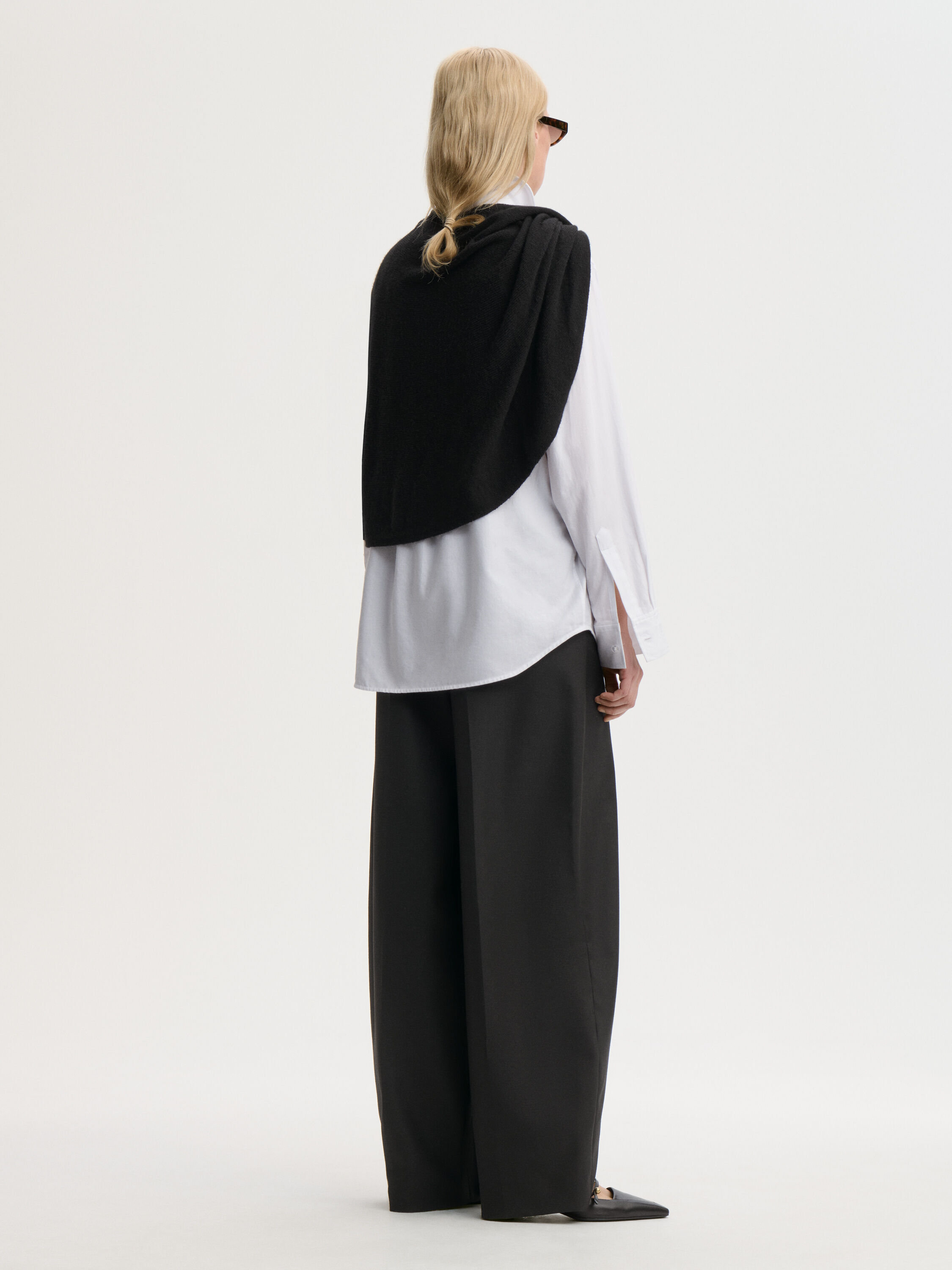 Pinne wool cape