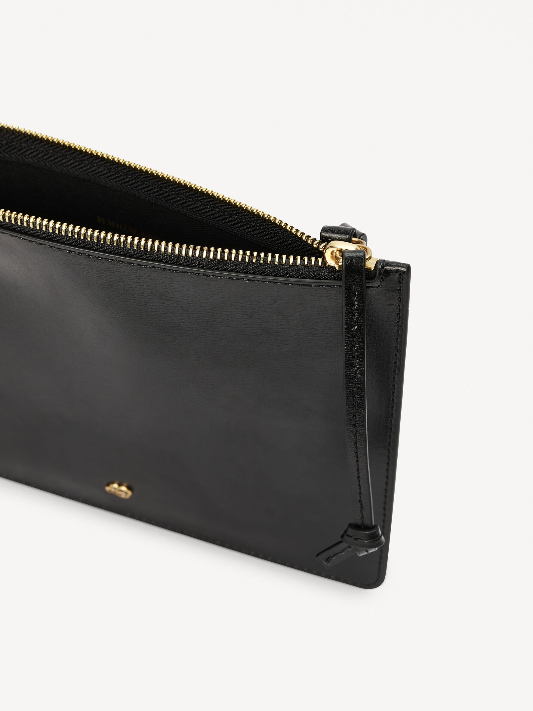 Black shop leather pocketbook