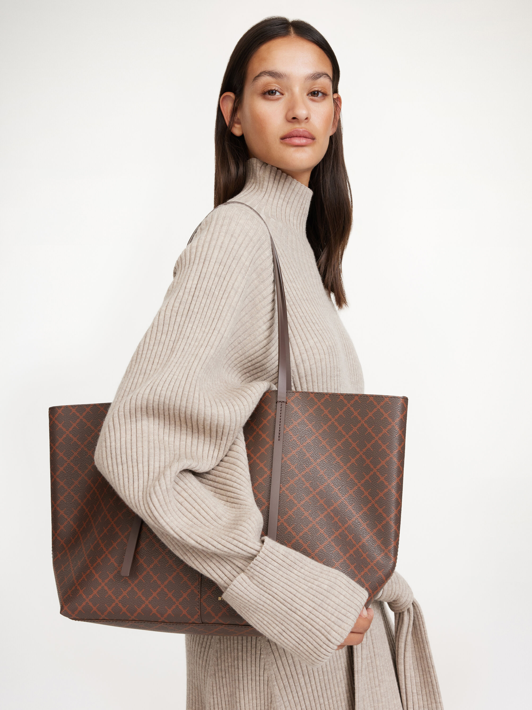 Malene birger abigail tote 2025