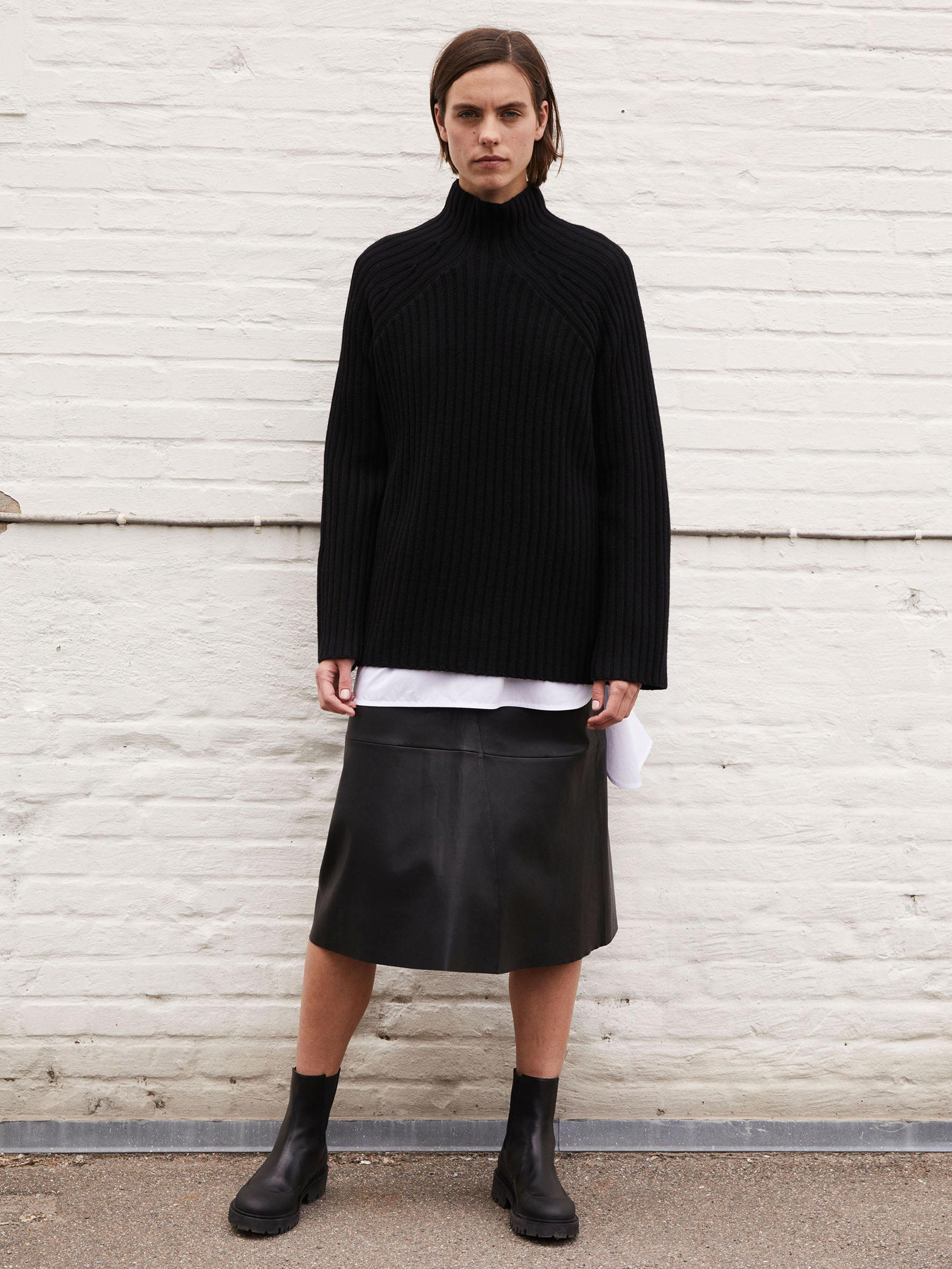 Peach knit sweater Köp Clothing online Chavelly leather skirt Köp Clothing online