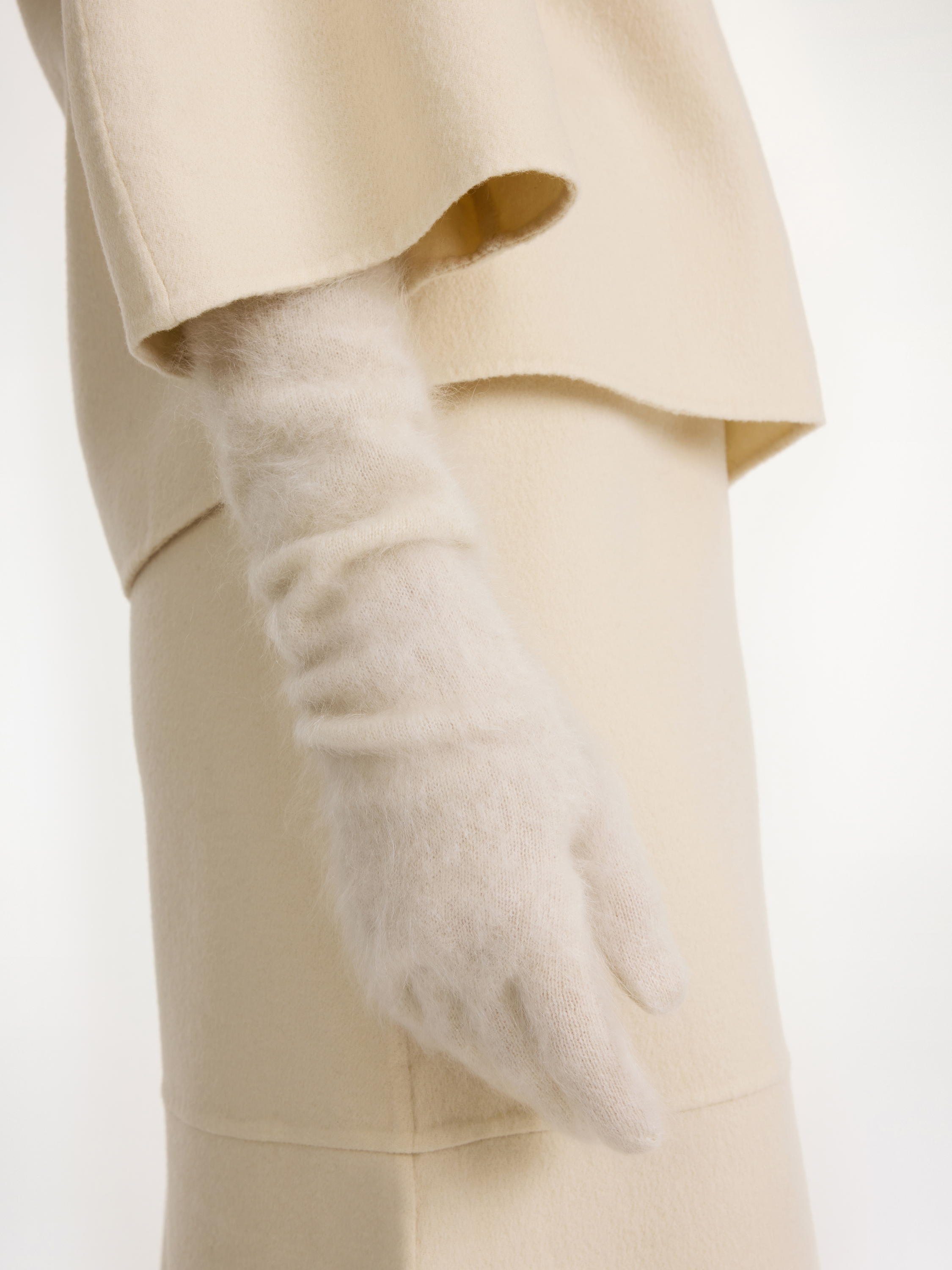 Shop By Malene Birger Guanta Cashmere Gloves In Oyster Gray